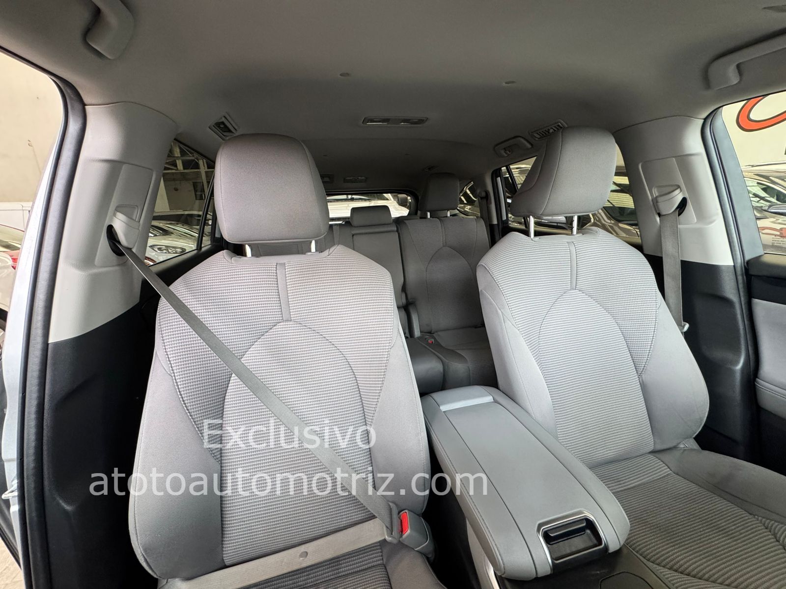 Toyota Highlander 2023 Le Automático Plata