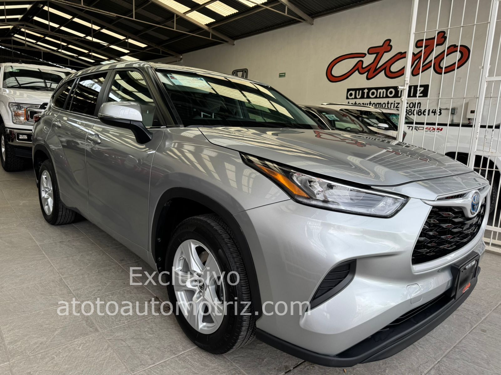 Toyota Highlander 2023 Le Automático Plata