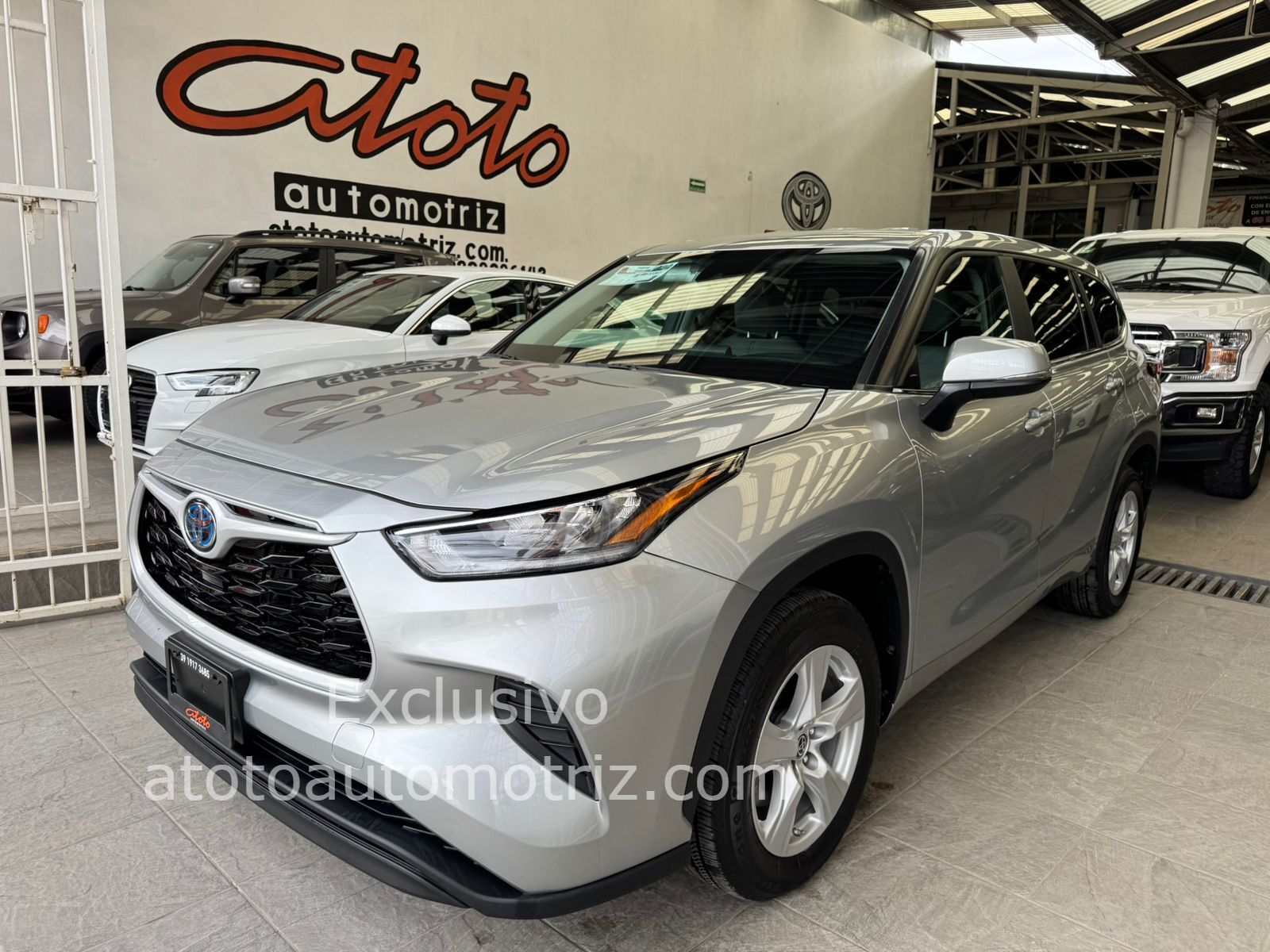 Toyota Highlander 2023 Le Automático Plata