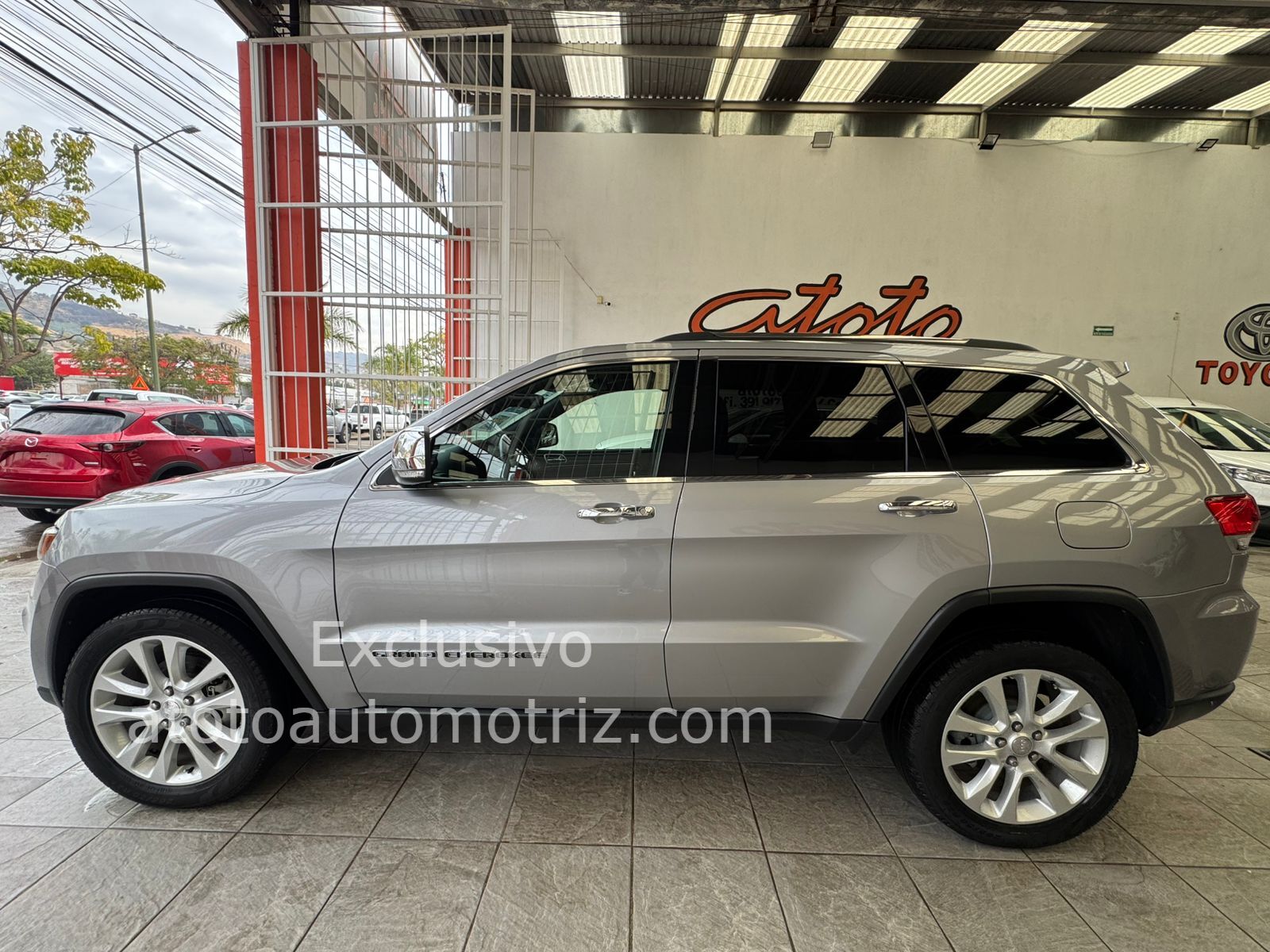 Jeep Grand Cherokee 2017 Limited Automático Plata
