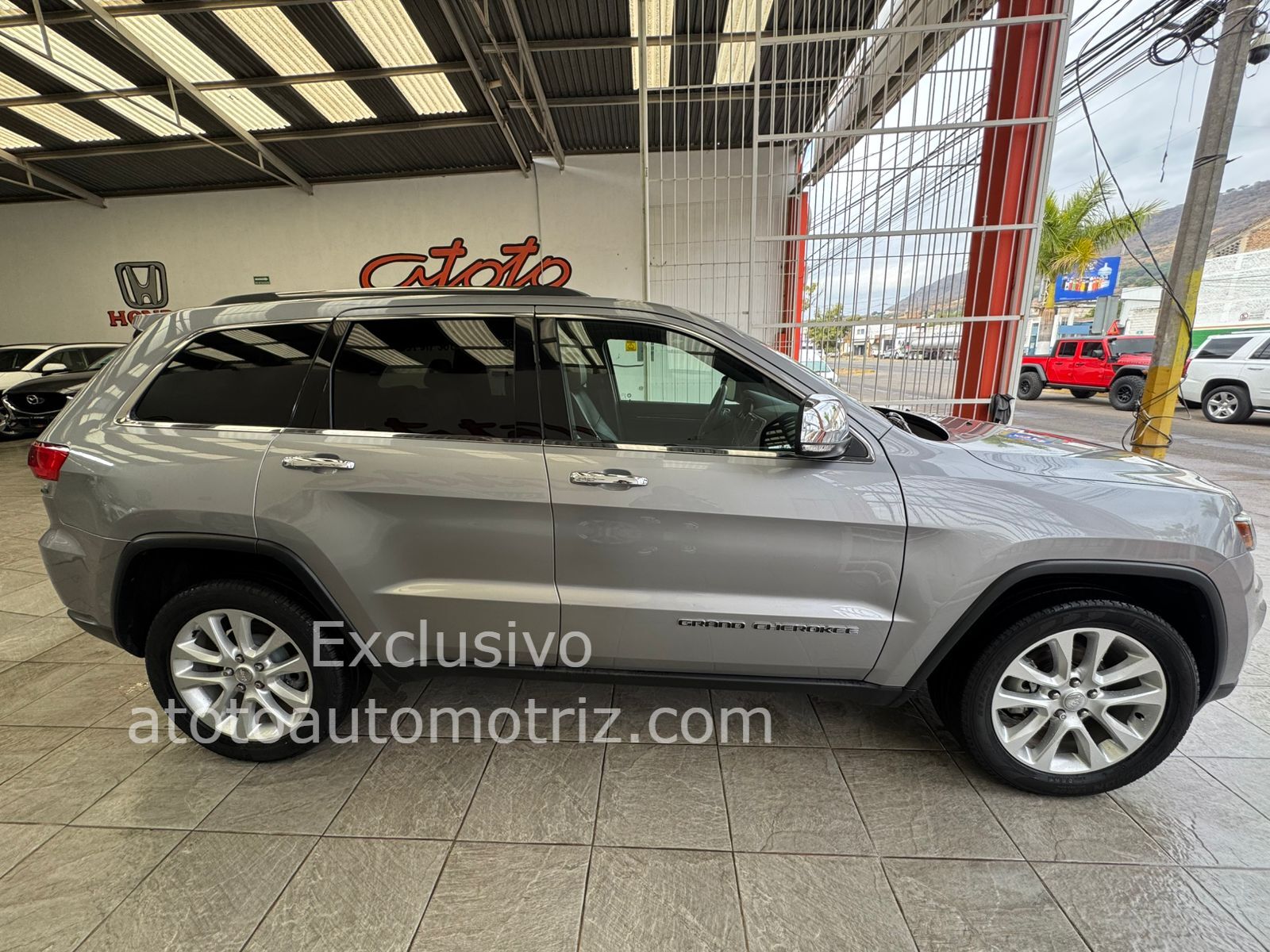 Jeep Grand Cherokee 2017 Limited Automático Plata