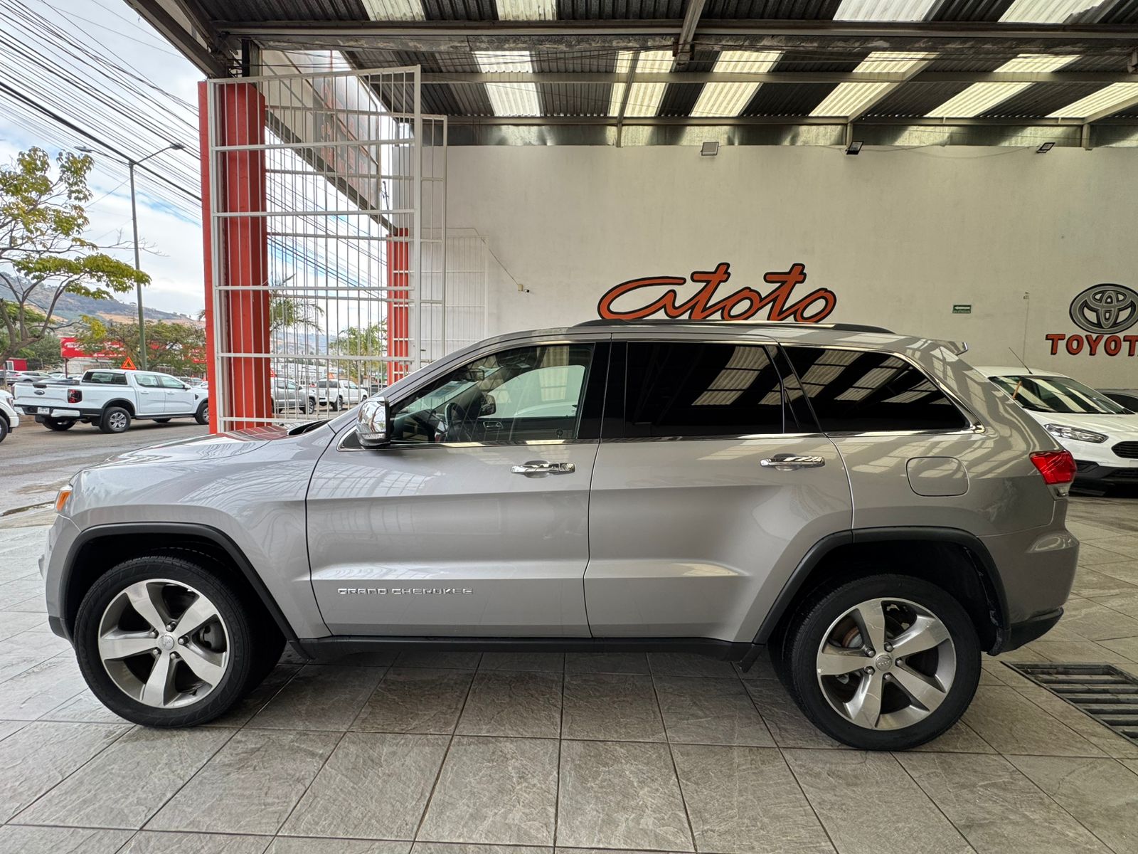 Jeep Grand Cherokee 2015 Limited Automático Plata