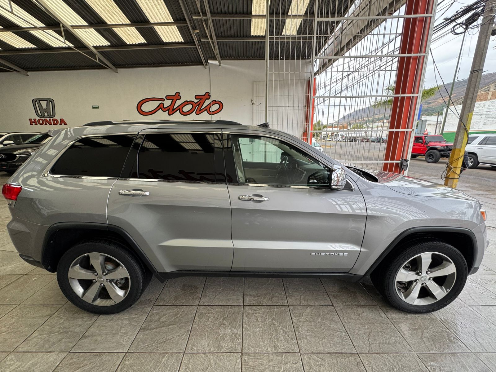 Jeep Grand Cherokee 2015 Limited Automático Plata