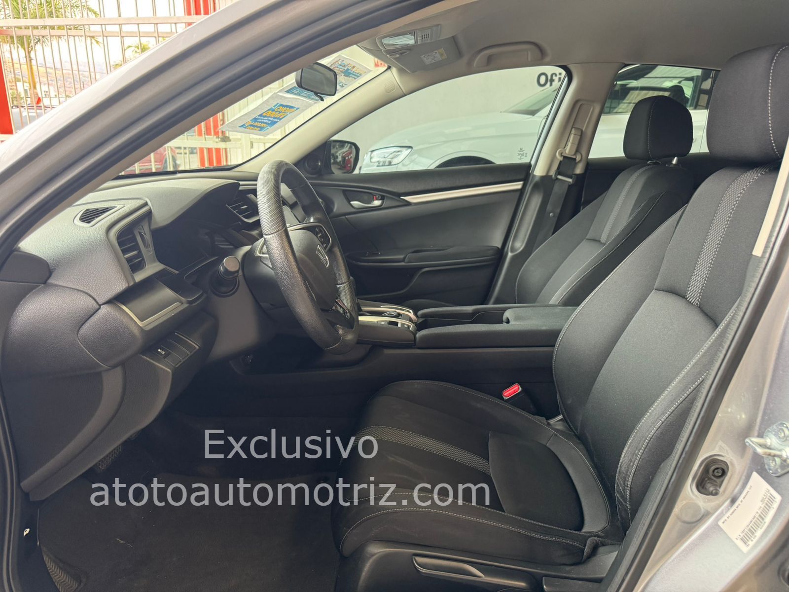 Honda Civic 2021 i-Style Automático Plata