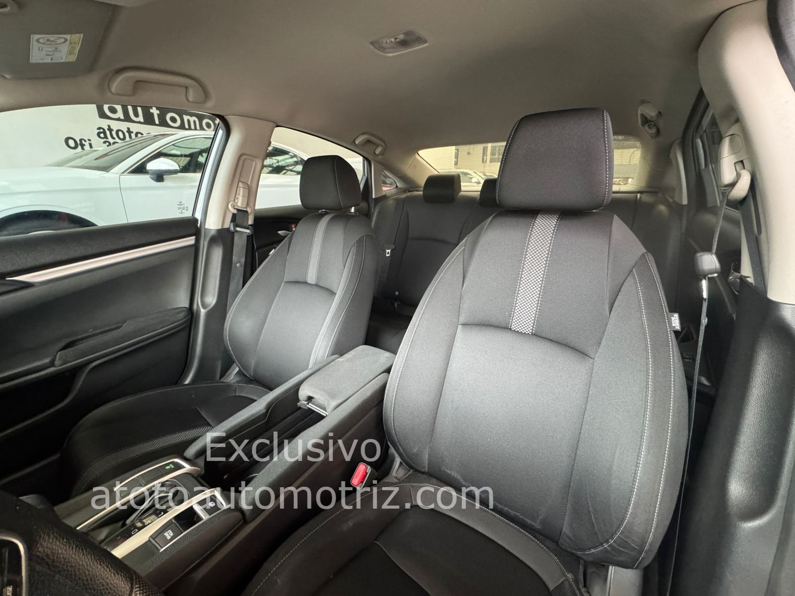 Honda Civic 2021 i-Style Automático Plata