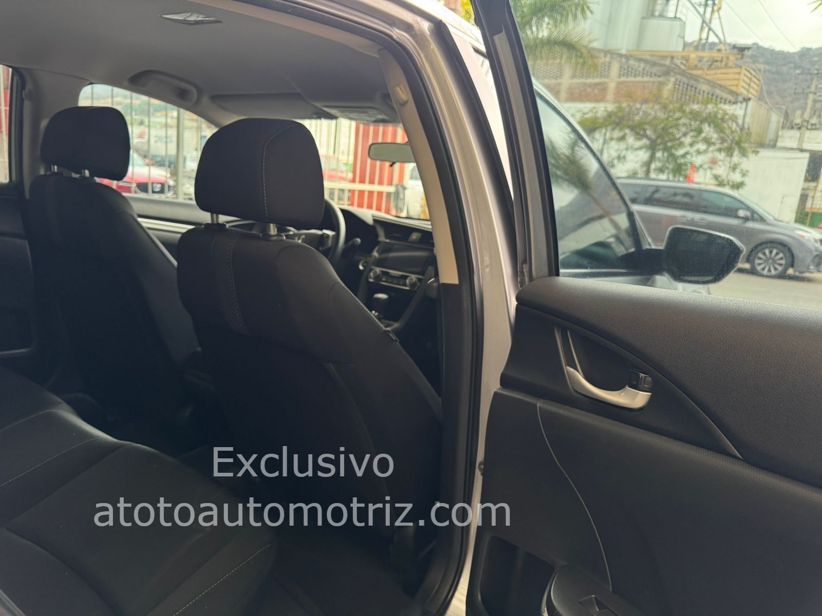 Honda Civic 2021 i-Style Automático Plata