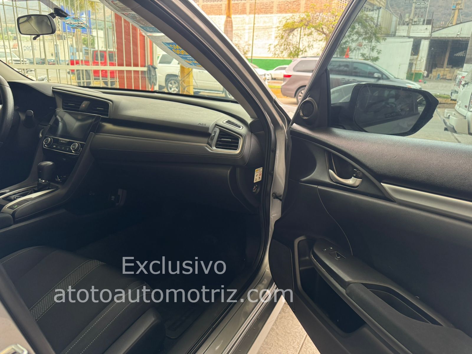 Honda Civic 2021 i-Style Automático Plata