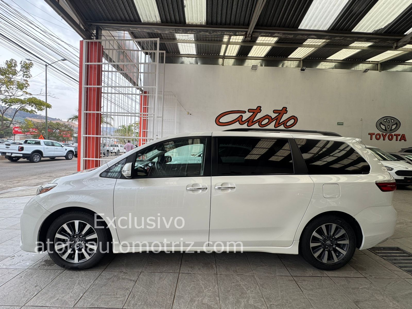 Toyota Sienna 2018 Límited Automático Blanco