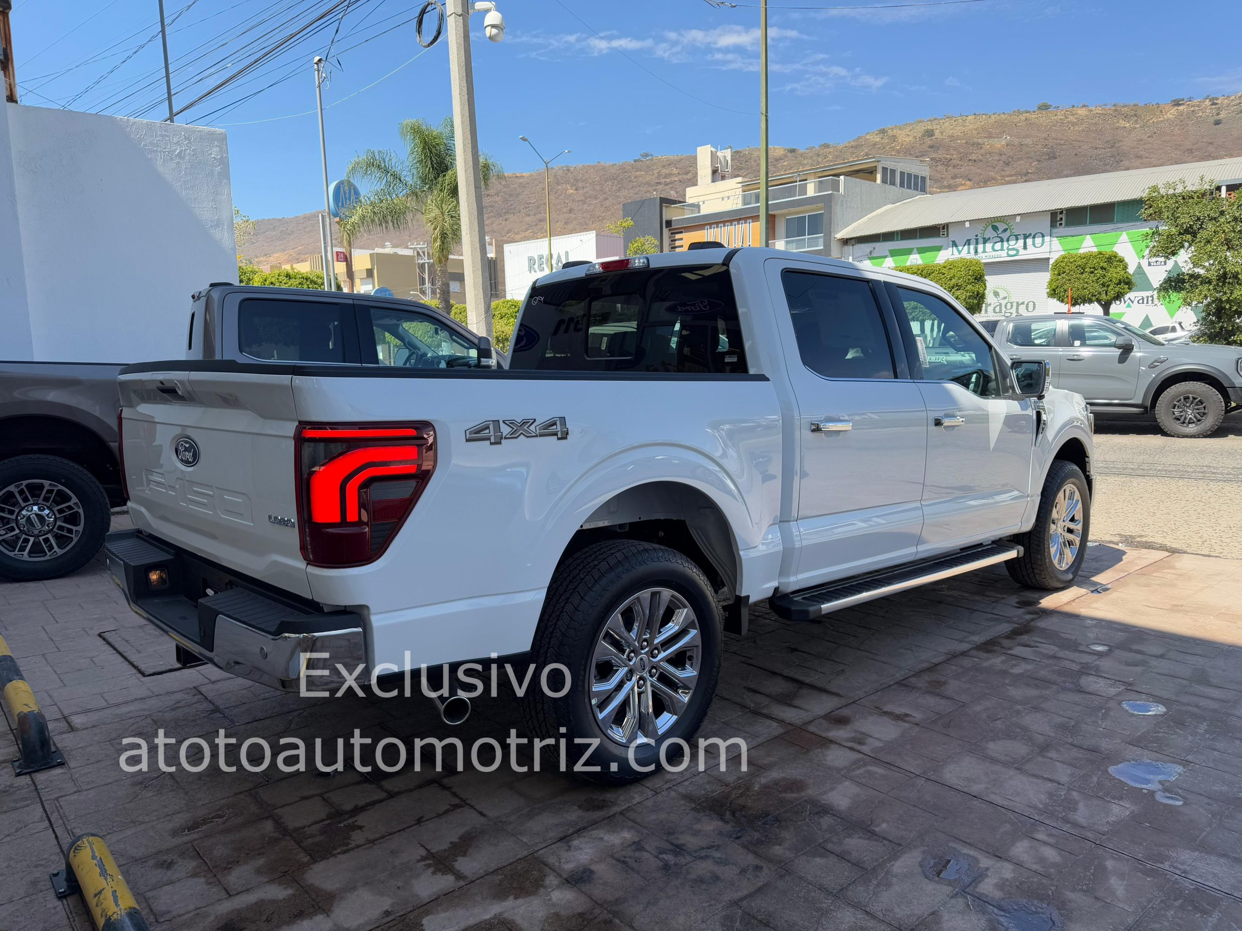 Ford Lobo 2025 Lariat Automático Blanco