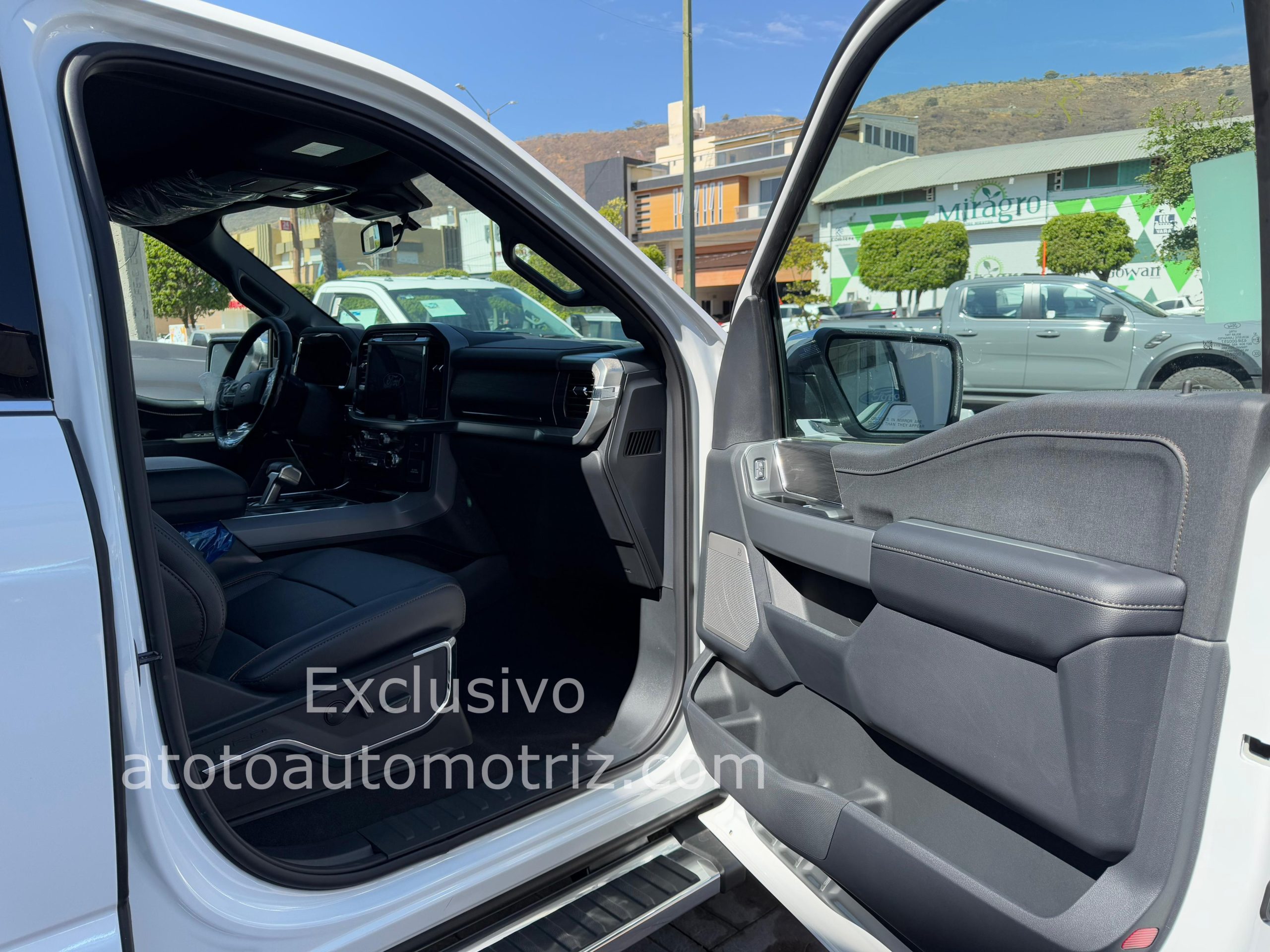 Ford Lobo 2025 Lariat Automático Blanco