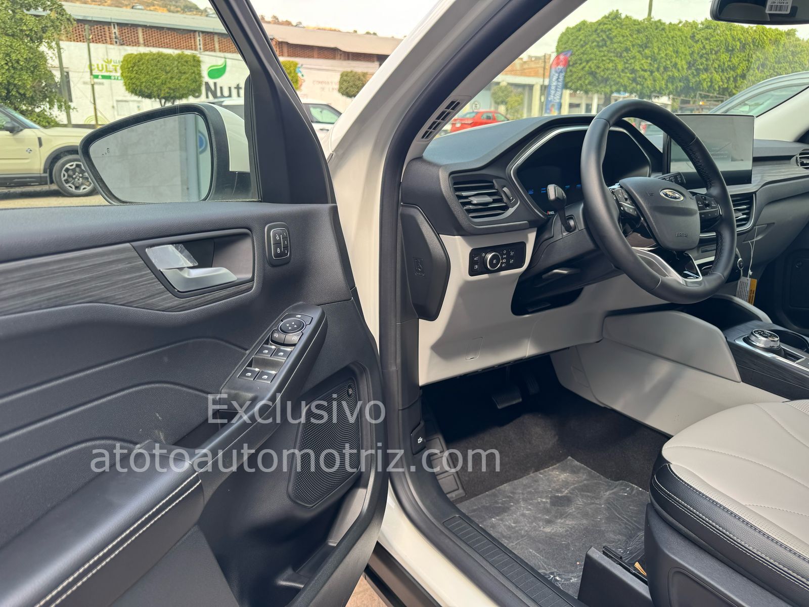 Ford Escape 2025 Platinum Automático Plata