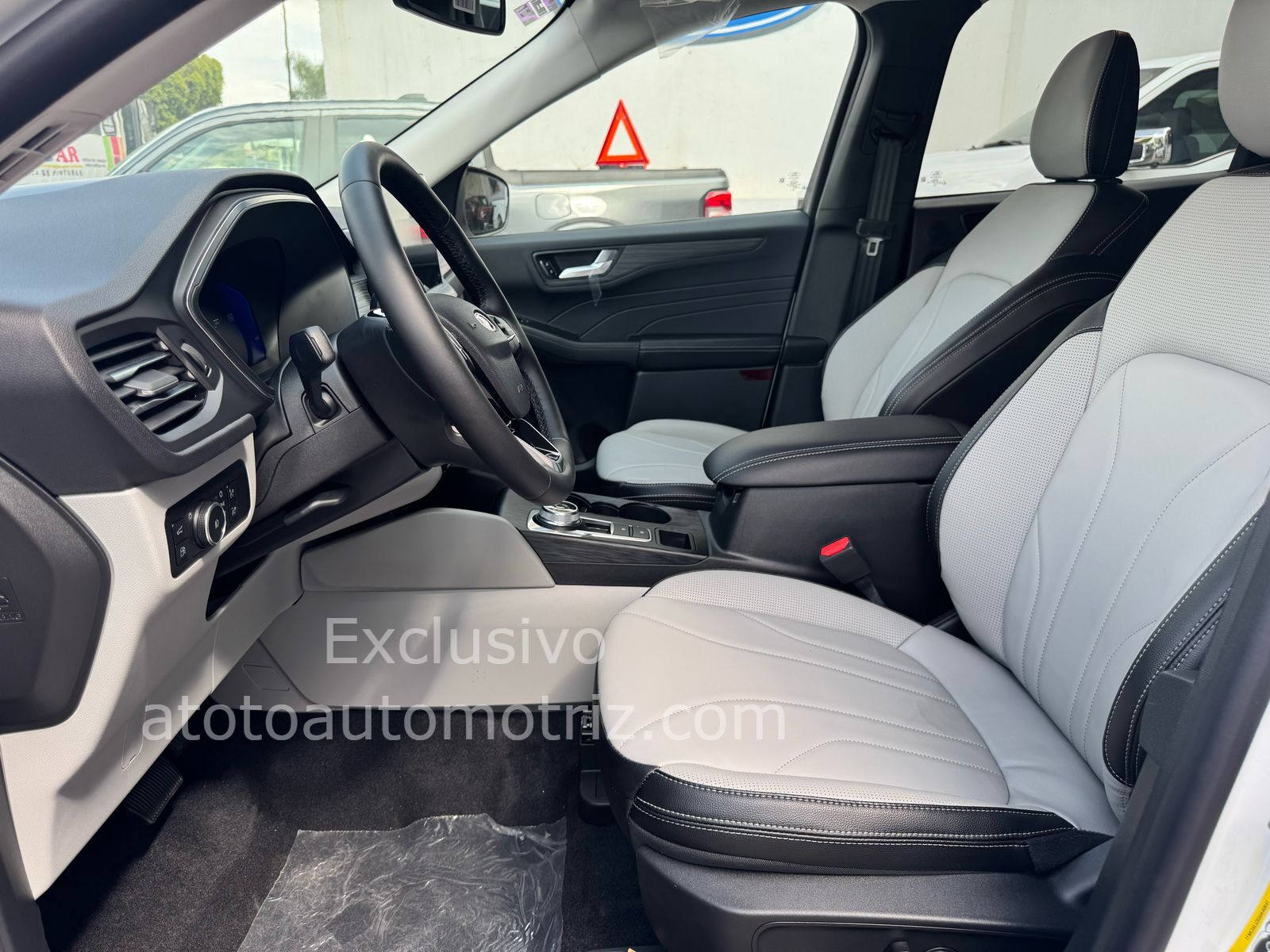 Ford Escape 2025 Platinum Automático Plata