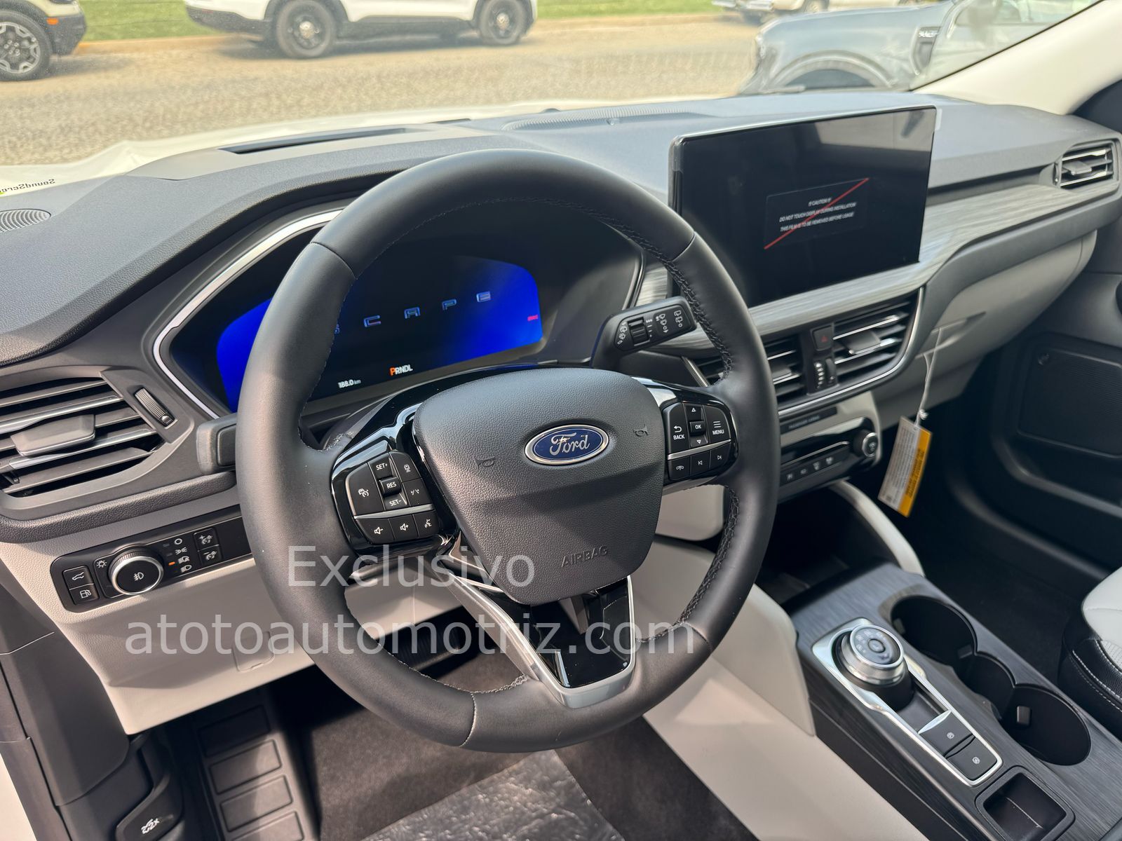 Ford Escape 2025 Platinum Automático Plata