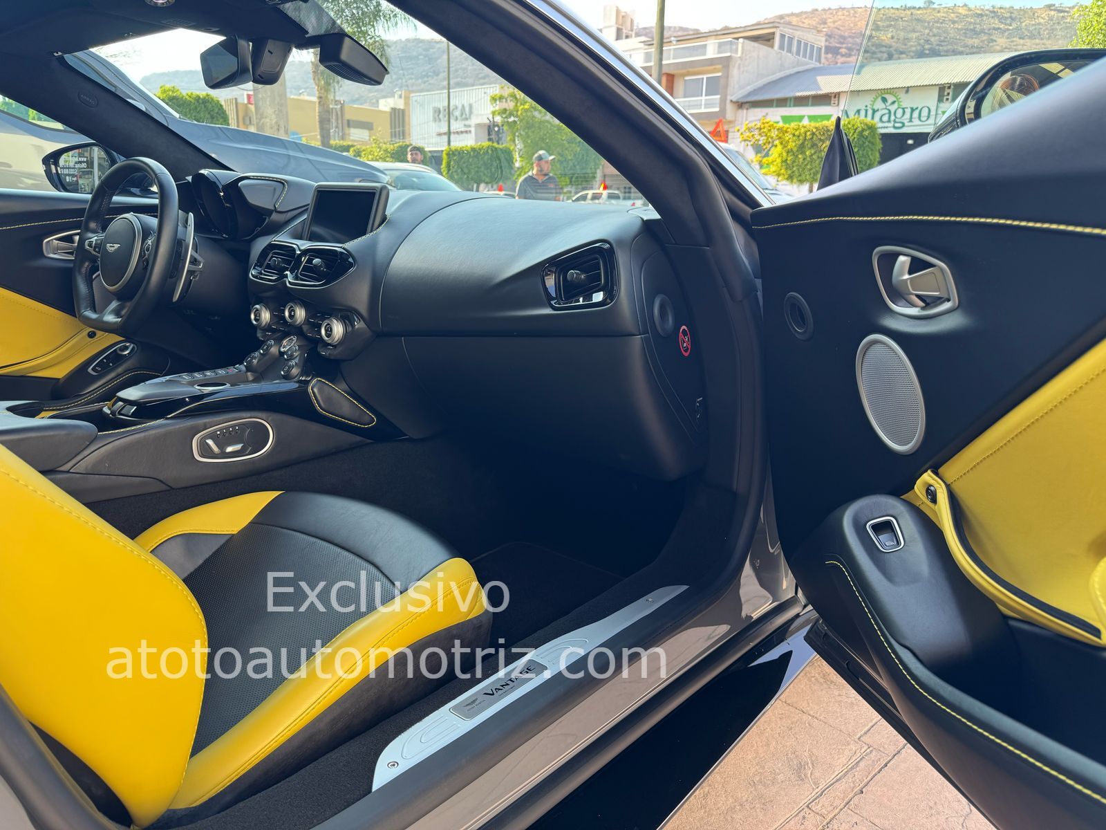 Aston Martin Vantage 2019 2p V8 4.0L Automático Gris