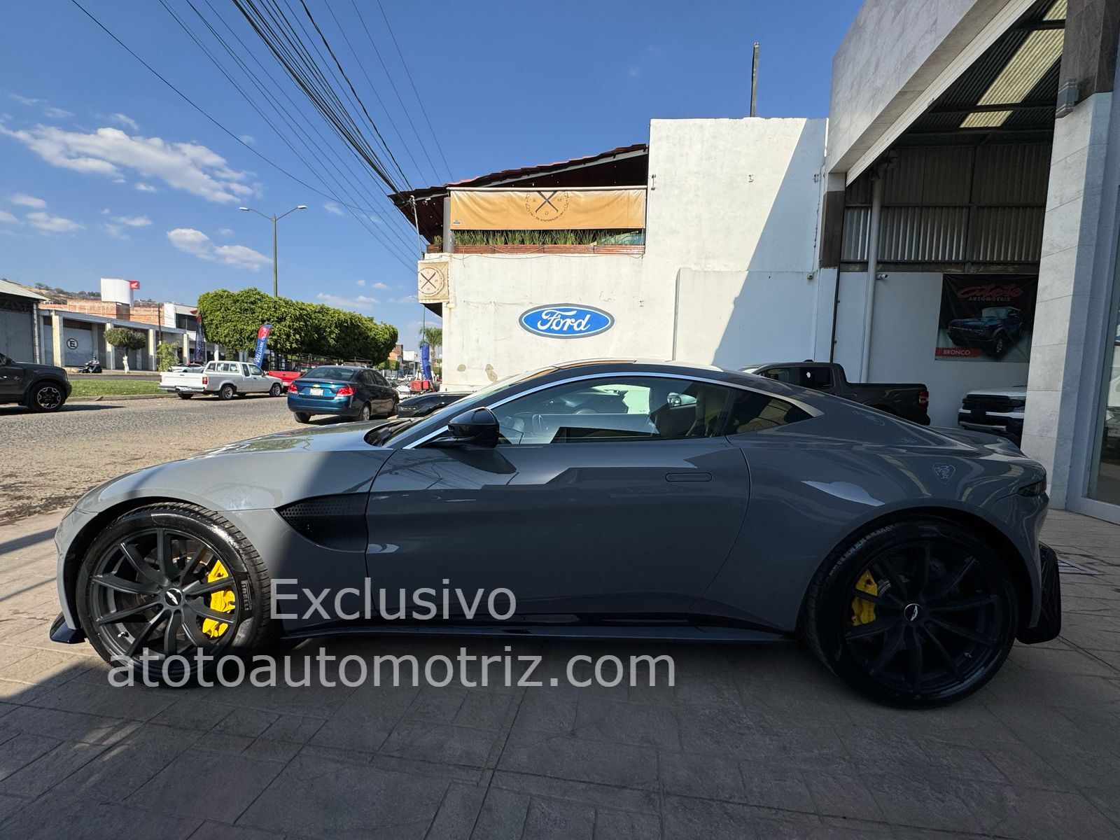 Aston Martin Vantage 2019 2p V8 4.0L Automático Gris