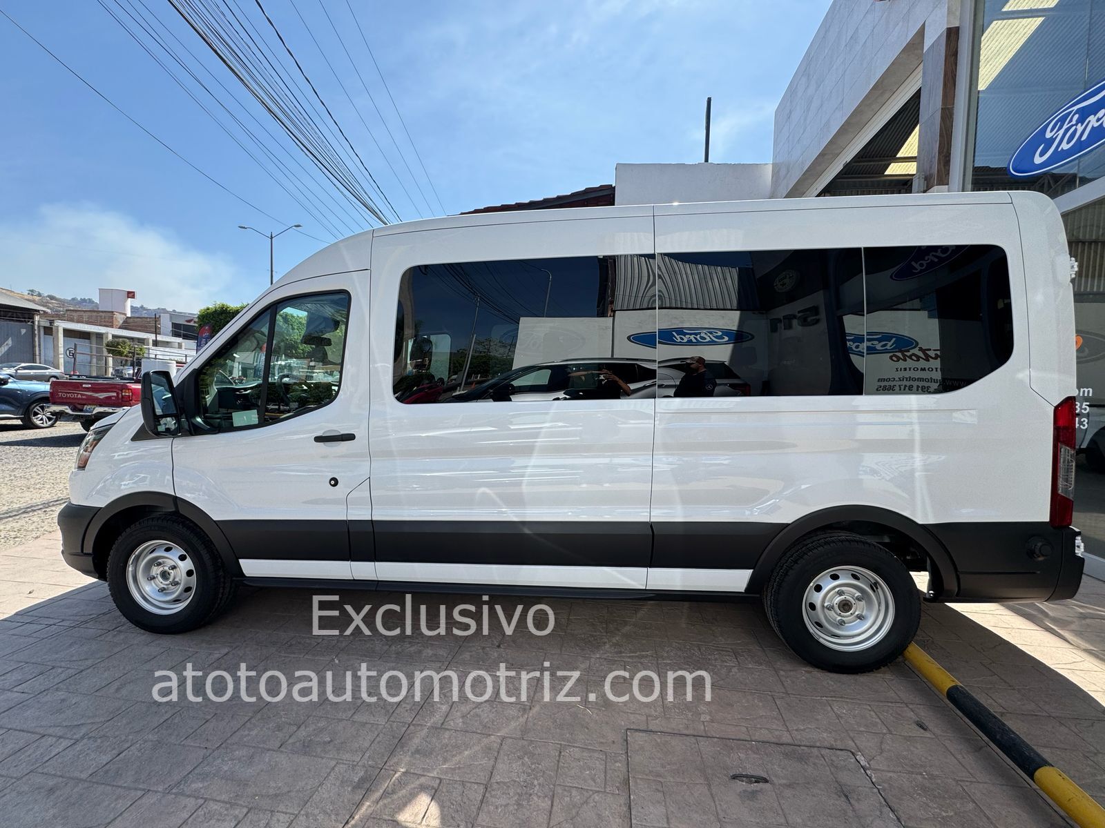 Ford Transit 2025 15 Pasajeros V6 Automático Blanco