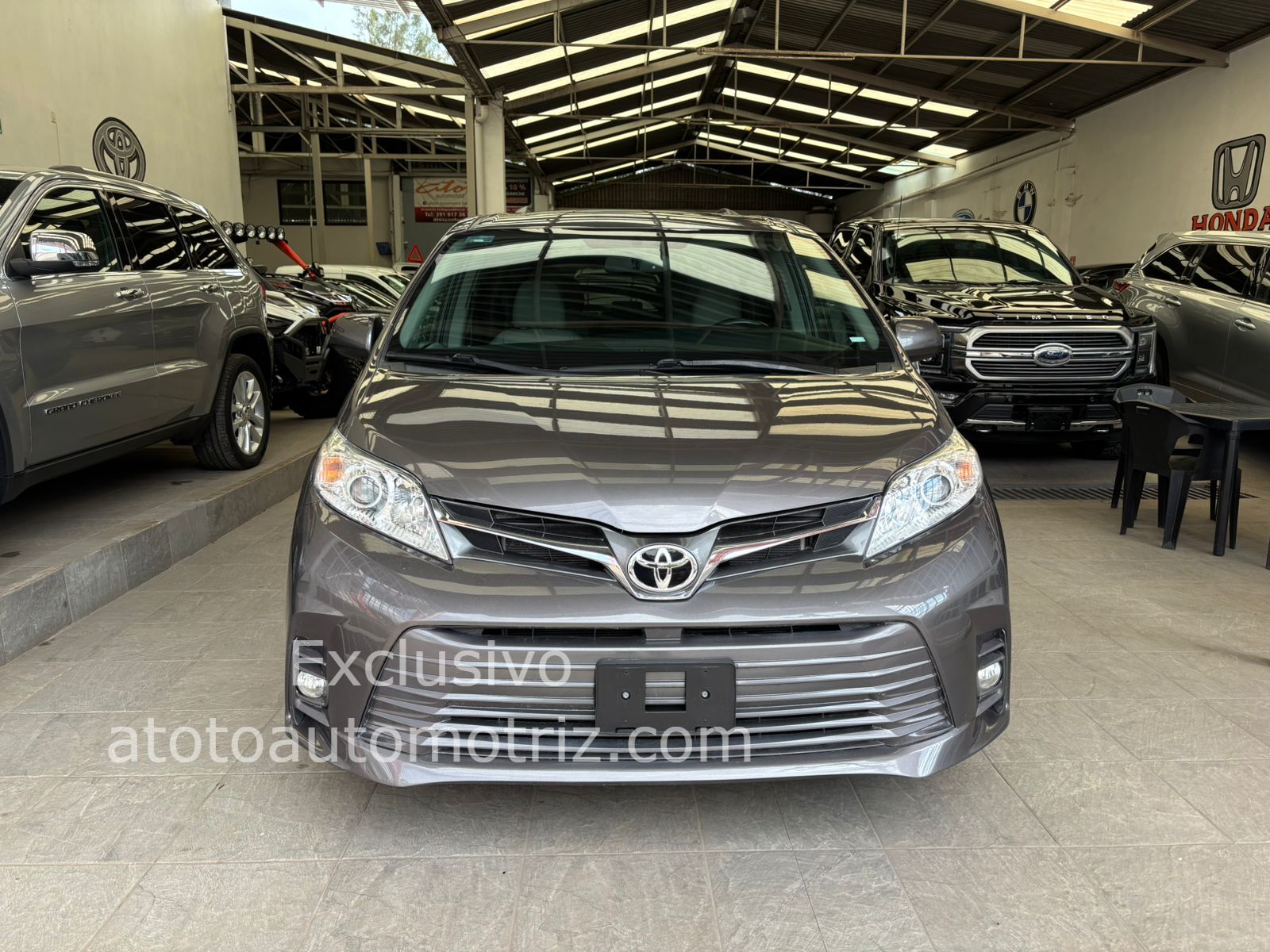Toyota Sienna XLE Piel 2019