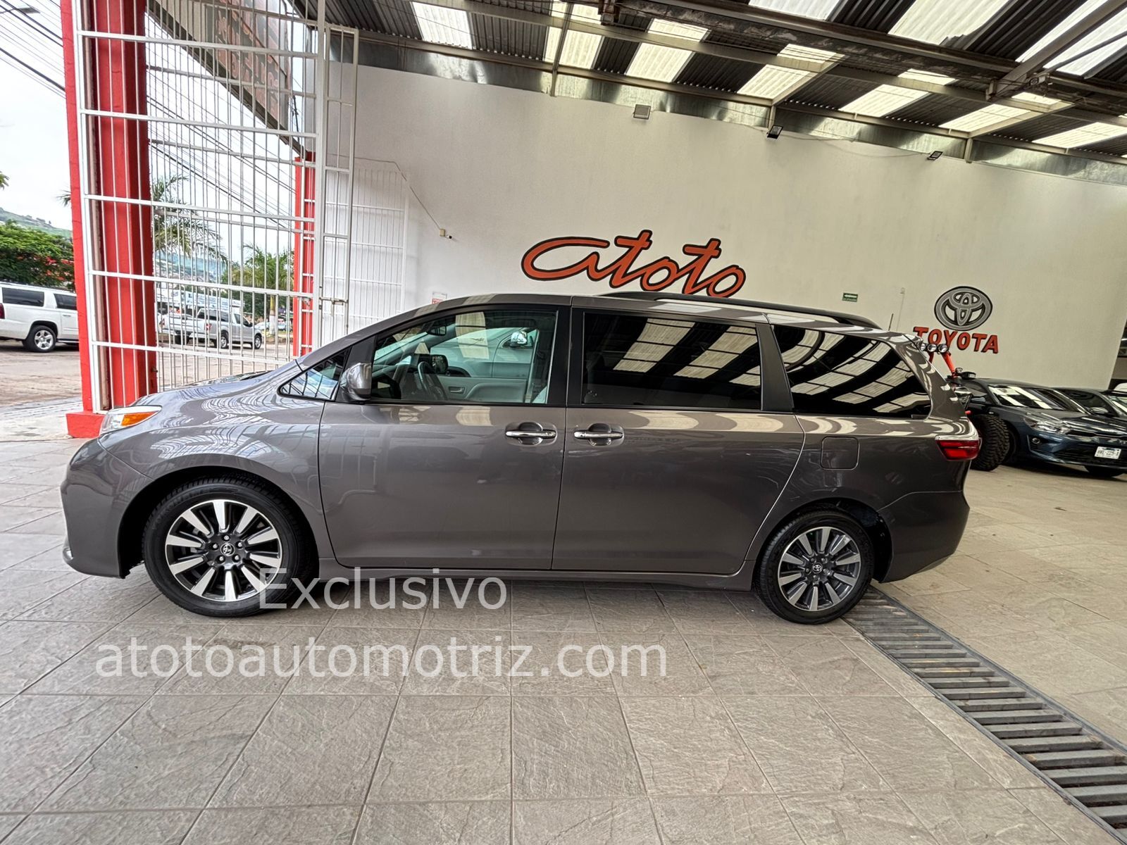 Toyota Sienna 2019 XLE Piel Automático Oxford