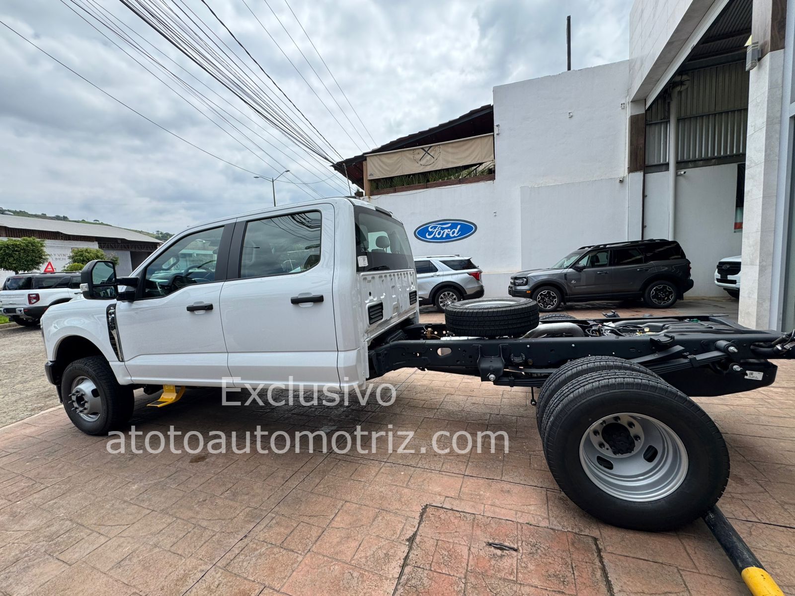 Ford F350 2024 Doble Cabina Automático Blanco