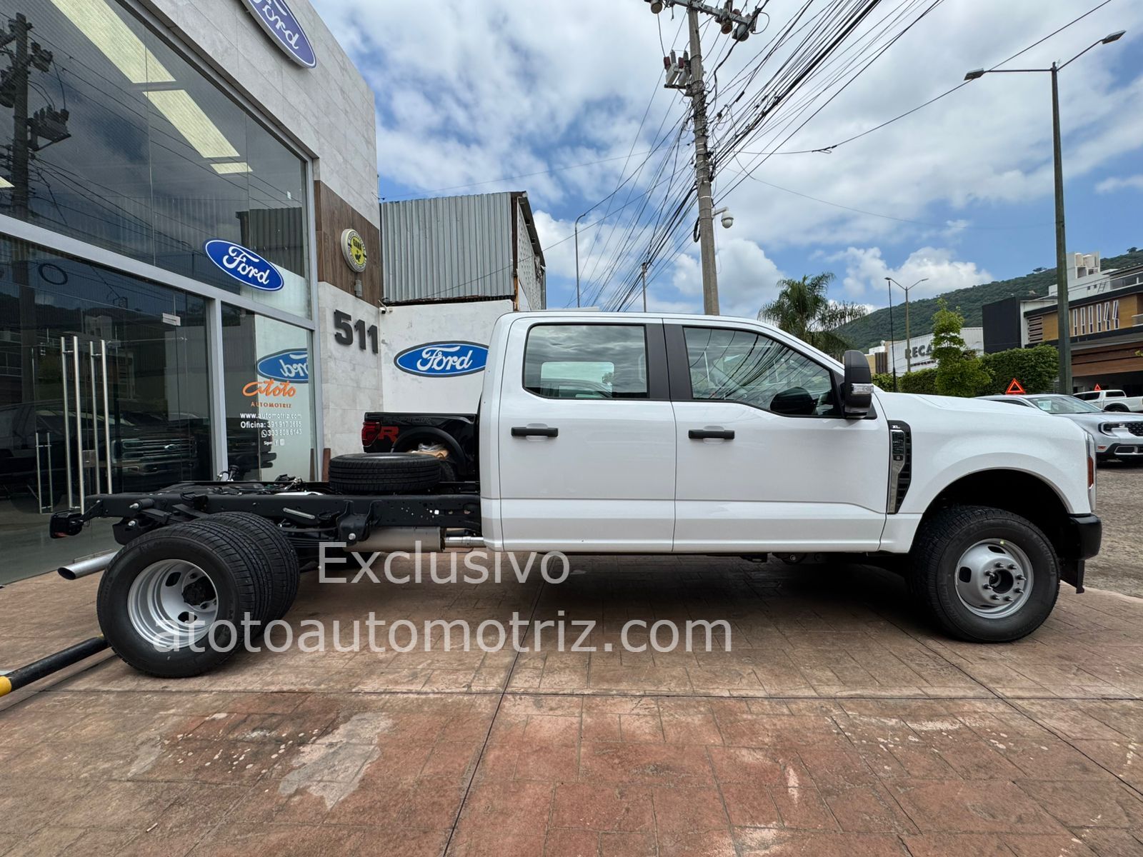 Ford F350 2024 Doble Cabina Automático Blanco