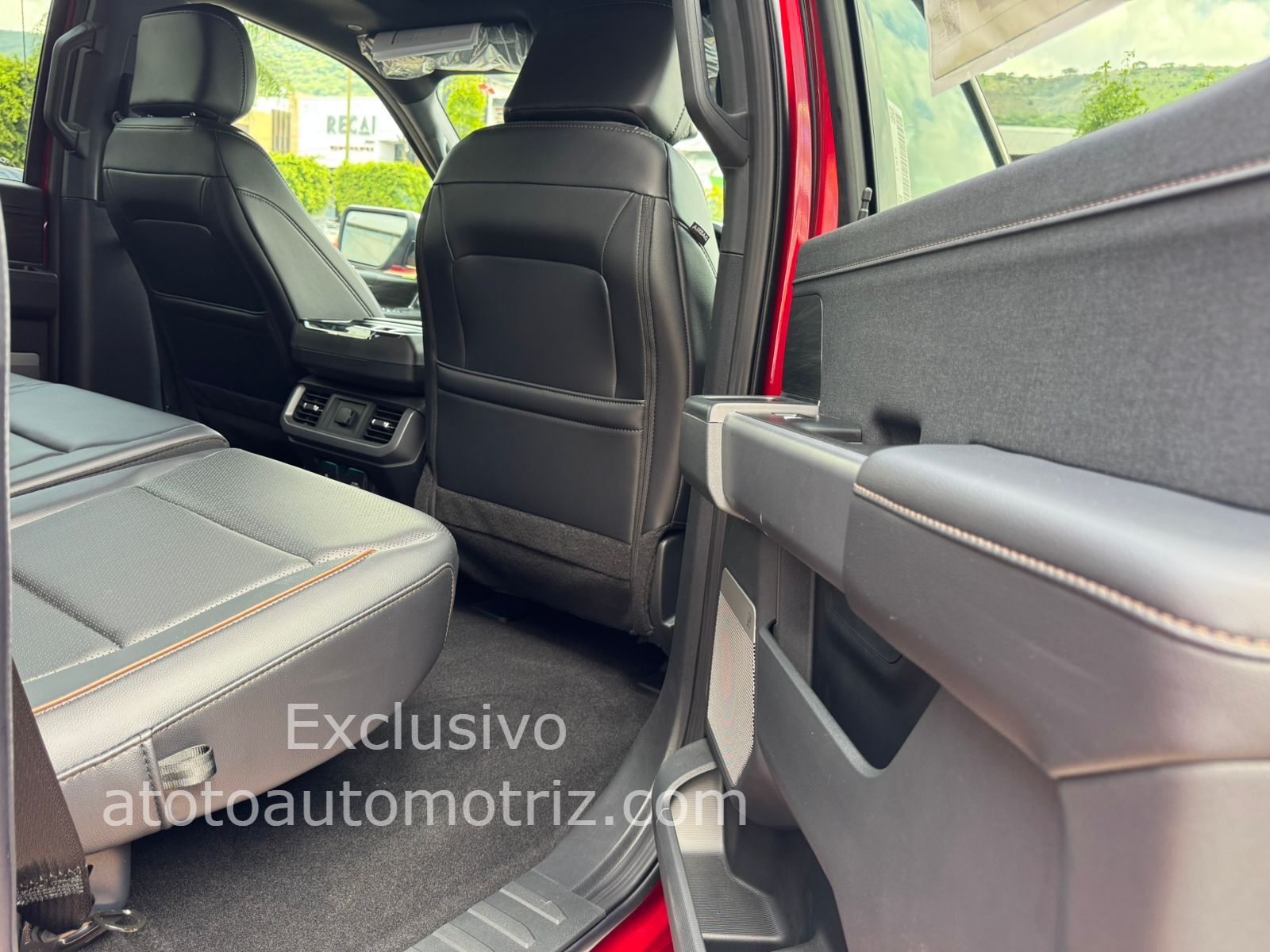 Ford Lobo 2025 Lariat Automático Rojo