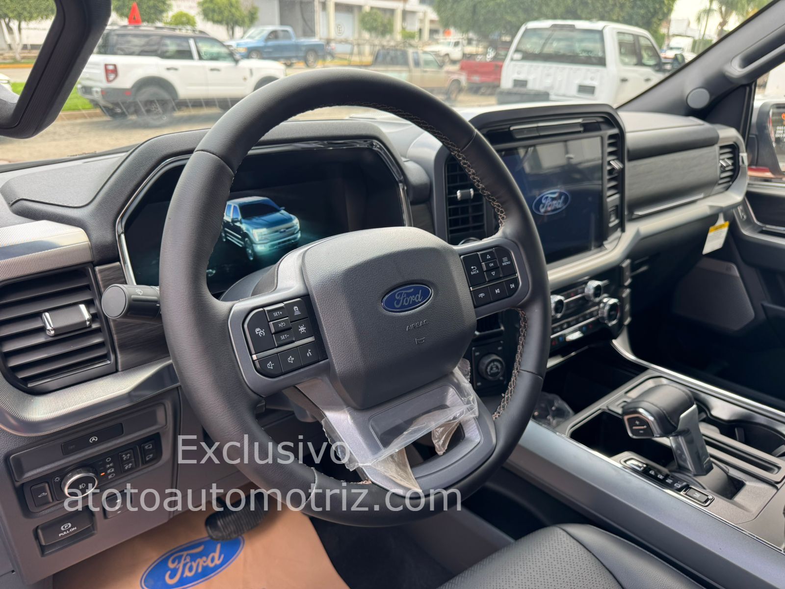 Ford Lobo 2025 Lariat Automático Rojo