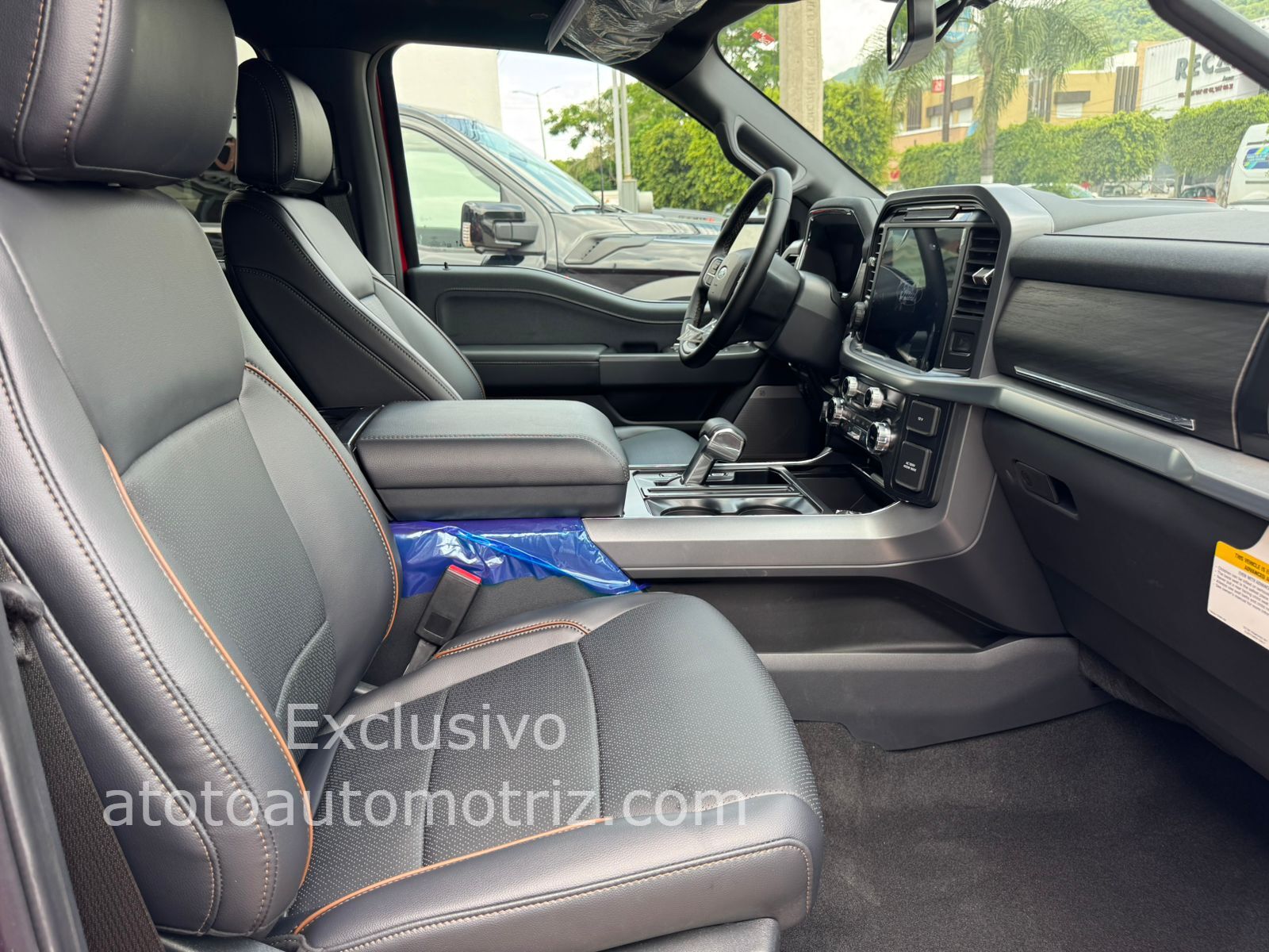 Ford Lobo 2025 Lariat Automático Rojo