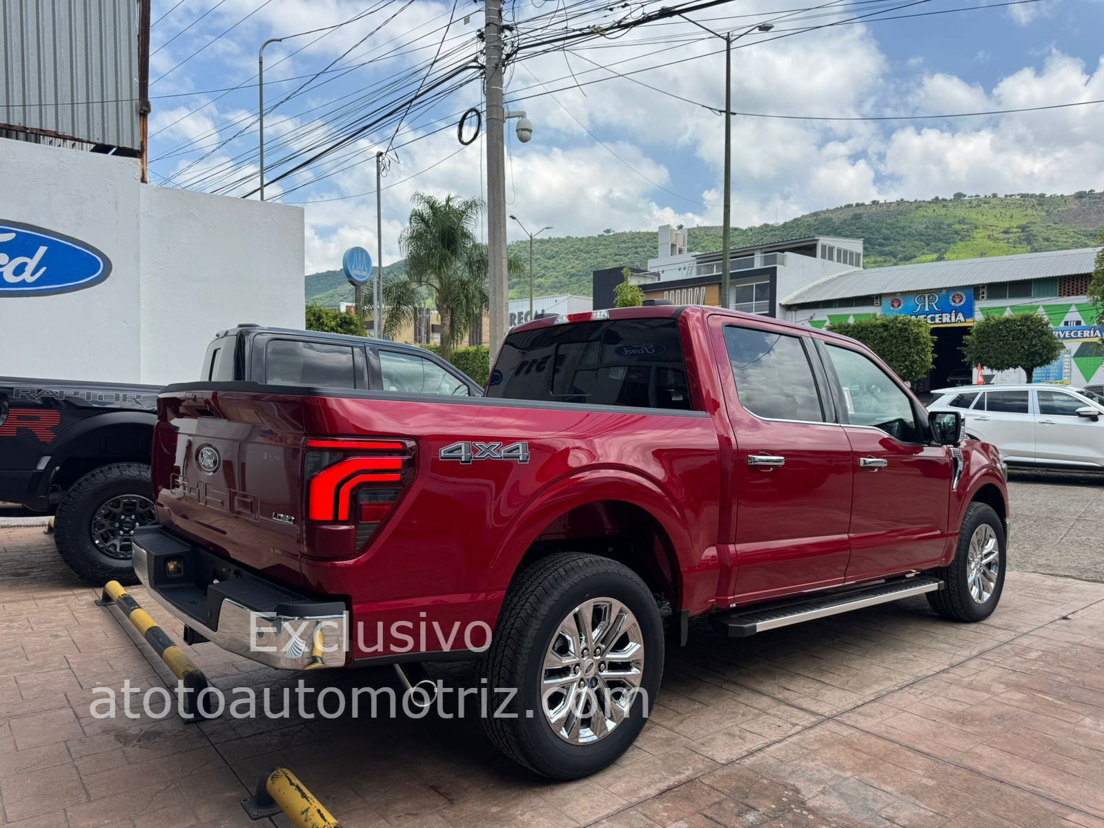 Ford Lobo 2025 Lariat Automático Rojo