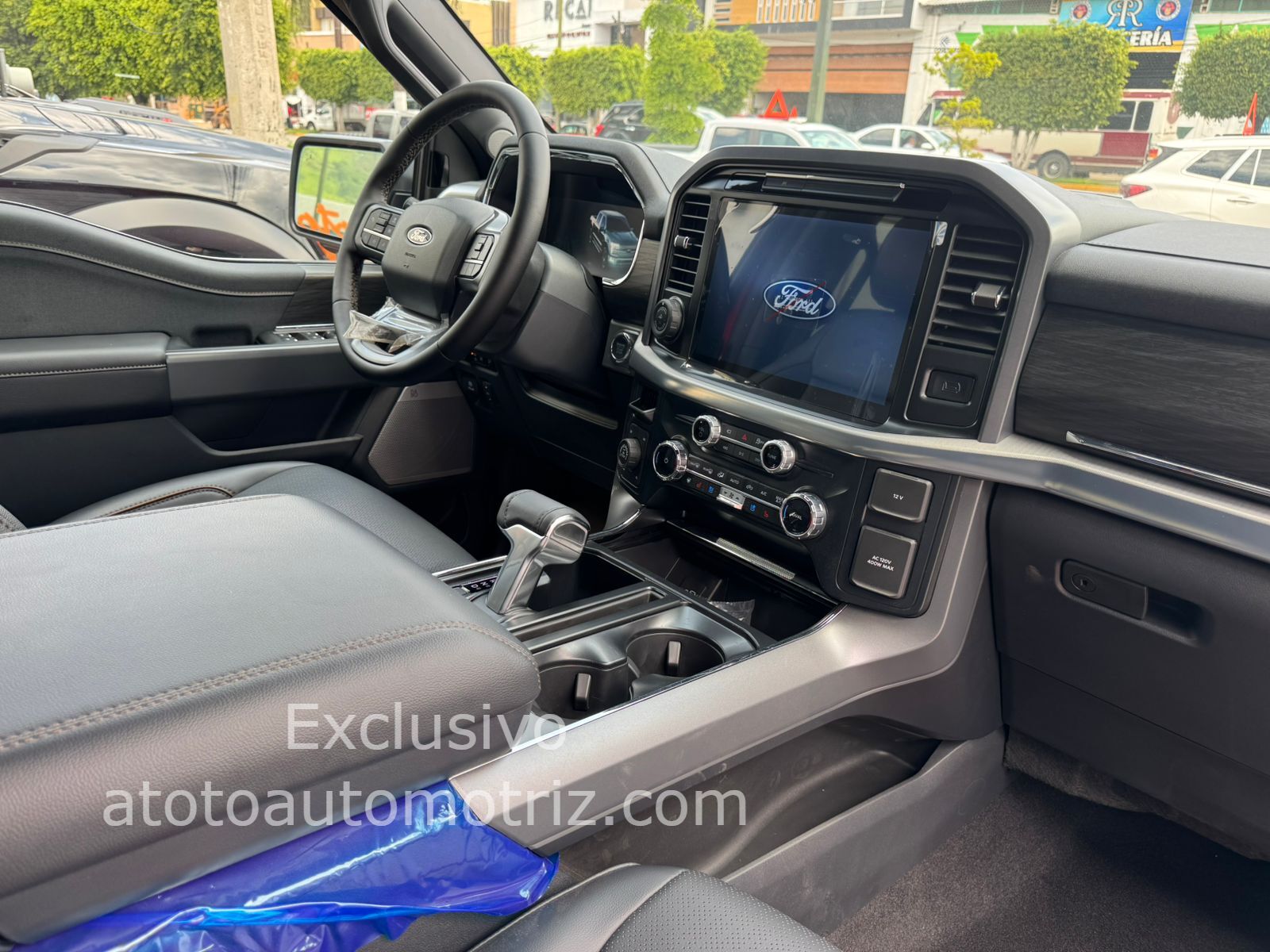 Ford Lobo 2025 Lariat Automático Rojo