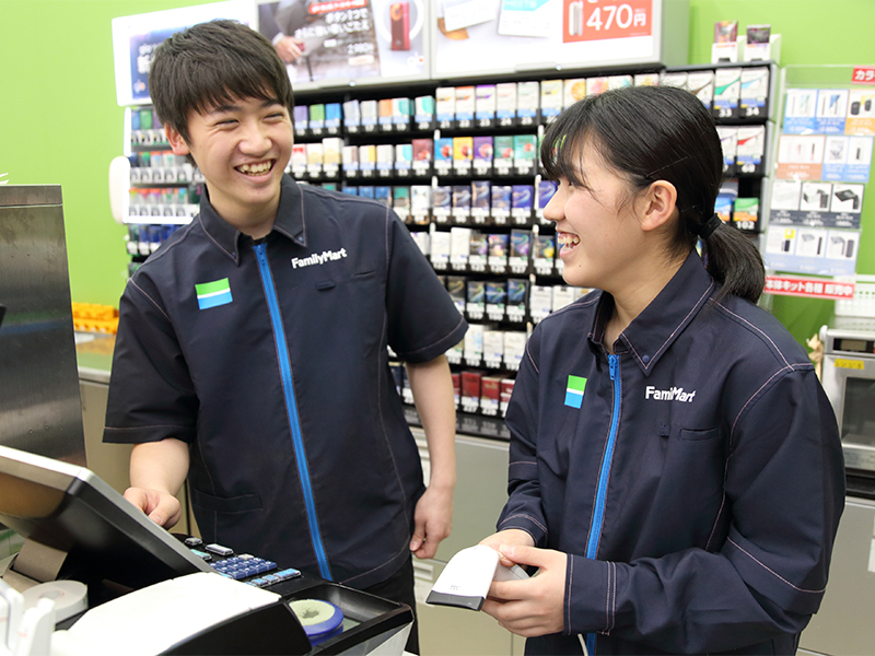 ファミリーマートの接客販売スタッフ 週1日 1日2時間からok ムスブ田町店 の採用情報 エイ ケイ フランチャイズシステム株式会社