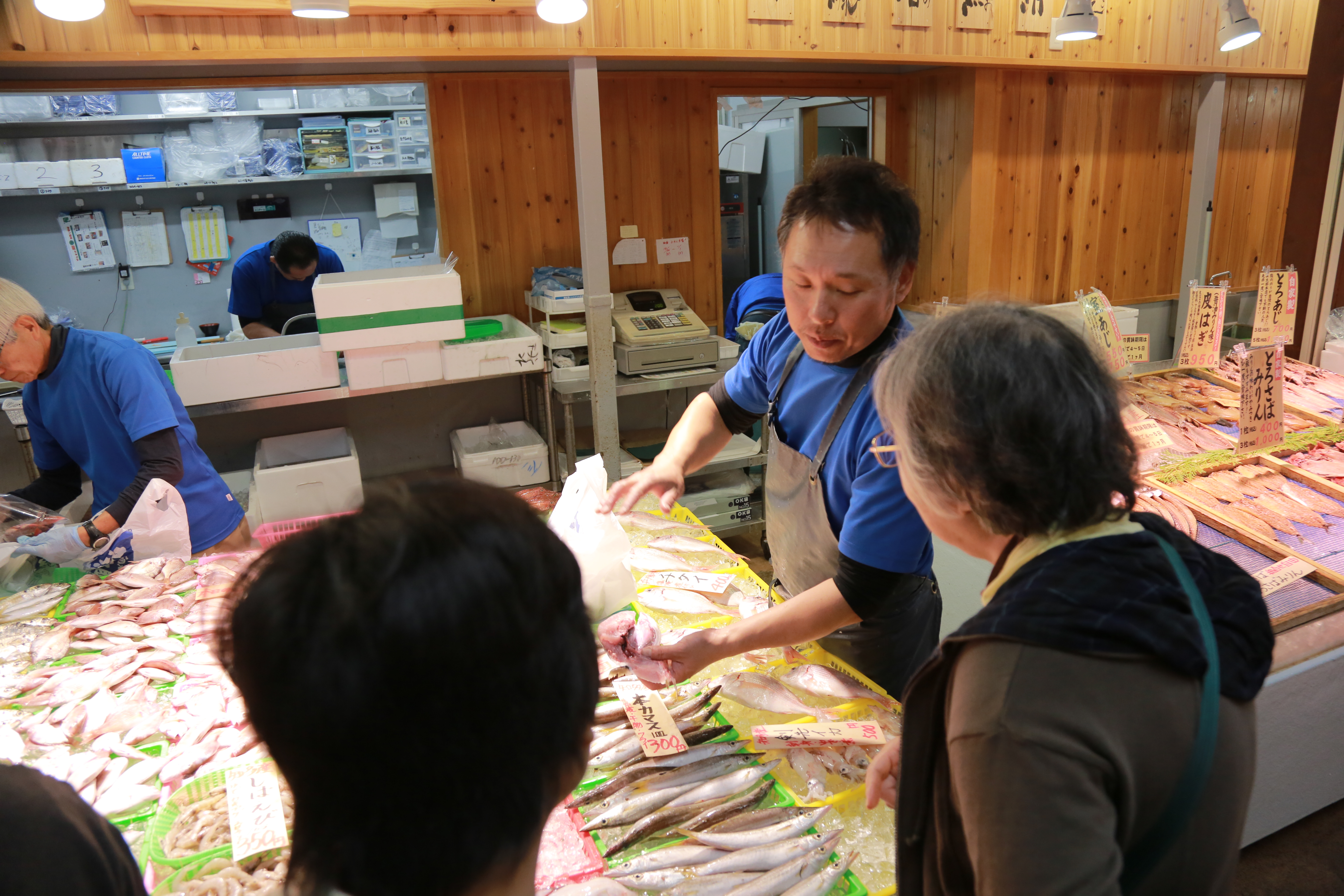 ひもの 海鮮珍味等の販売 時間 曜日自由 魚太郎 大府店 海鮮市場 の採用情報 魚太郎株式会社