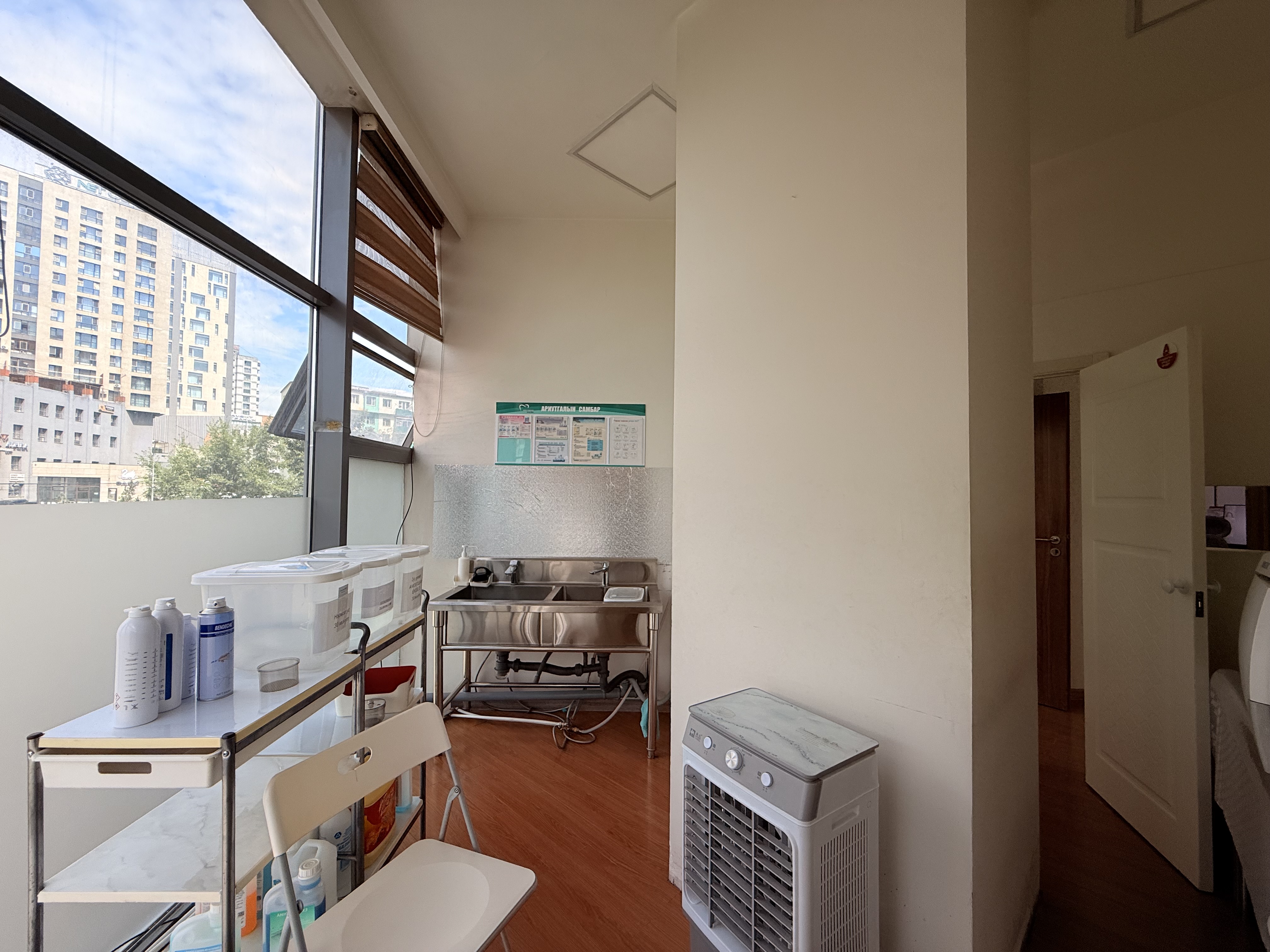 150m² retail space for sale — 11
