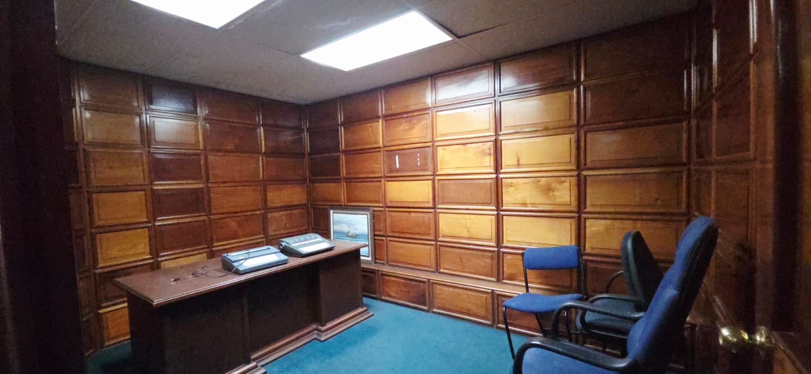 VENTA DE OFICINA EN ZONA 4 EDIFICIO EL PATIO - Miniatura 8