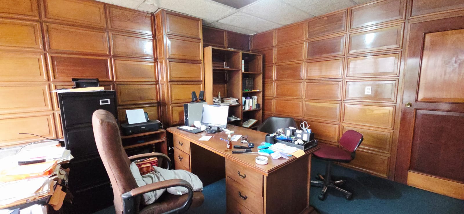 VENTA DE OFICINA EN ZONA 4 EDIFICIO EL PATIO - Miniatura 6
