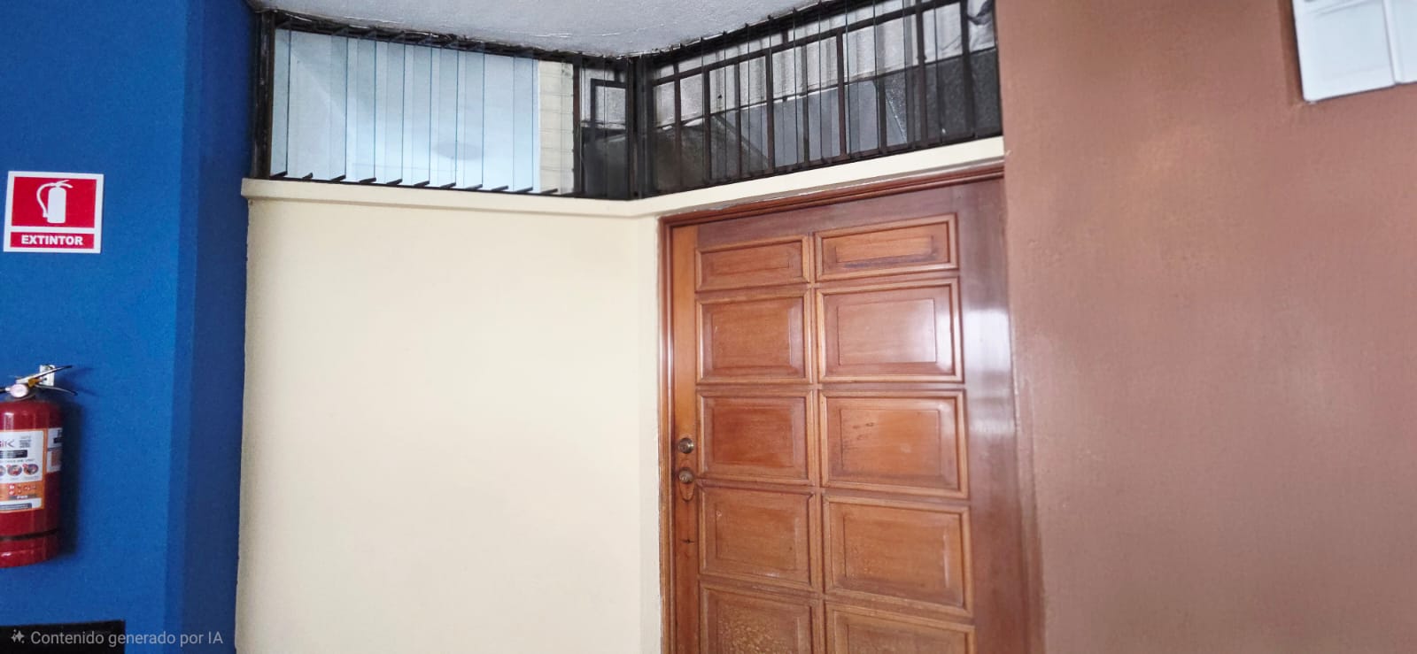 VENTA DE OFICINA EN ZONA 4 EDIFICIO EL PATIO - Image 1