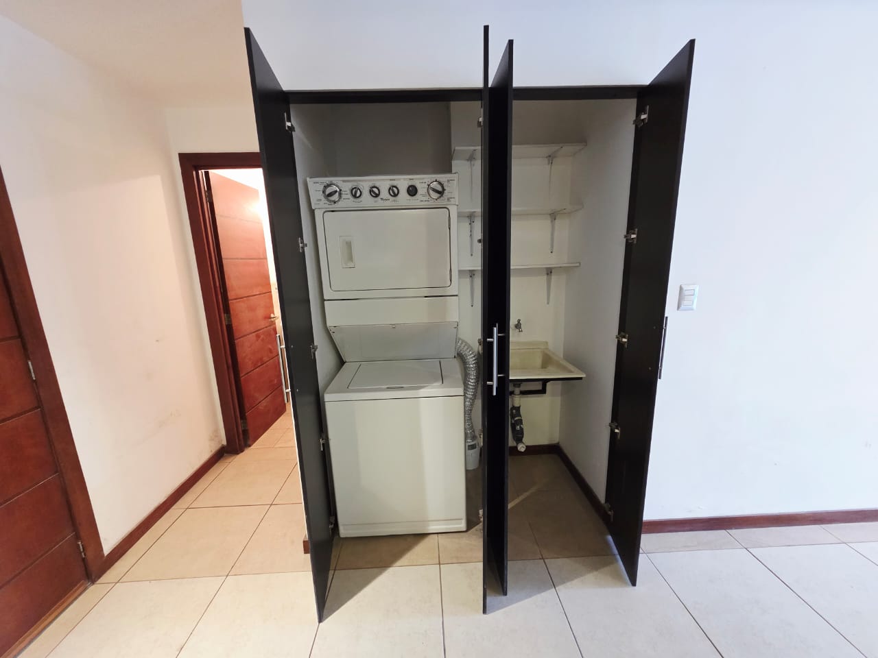 VENTA DE APARTAMENTO EN ZONA 10 - Miniatura 11