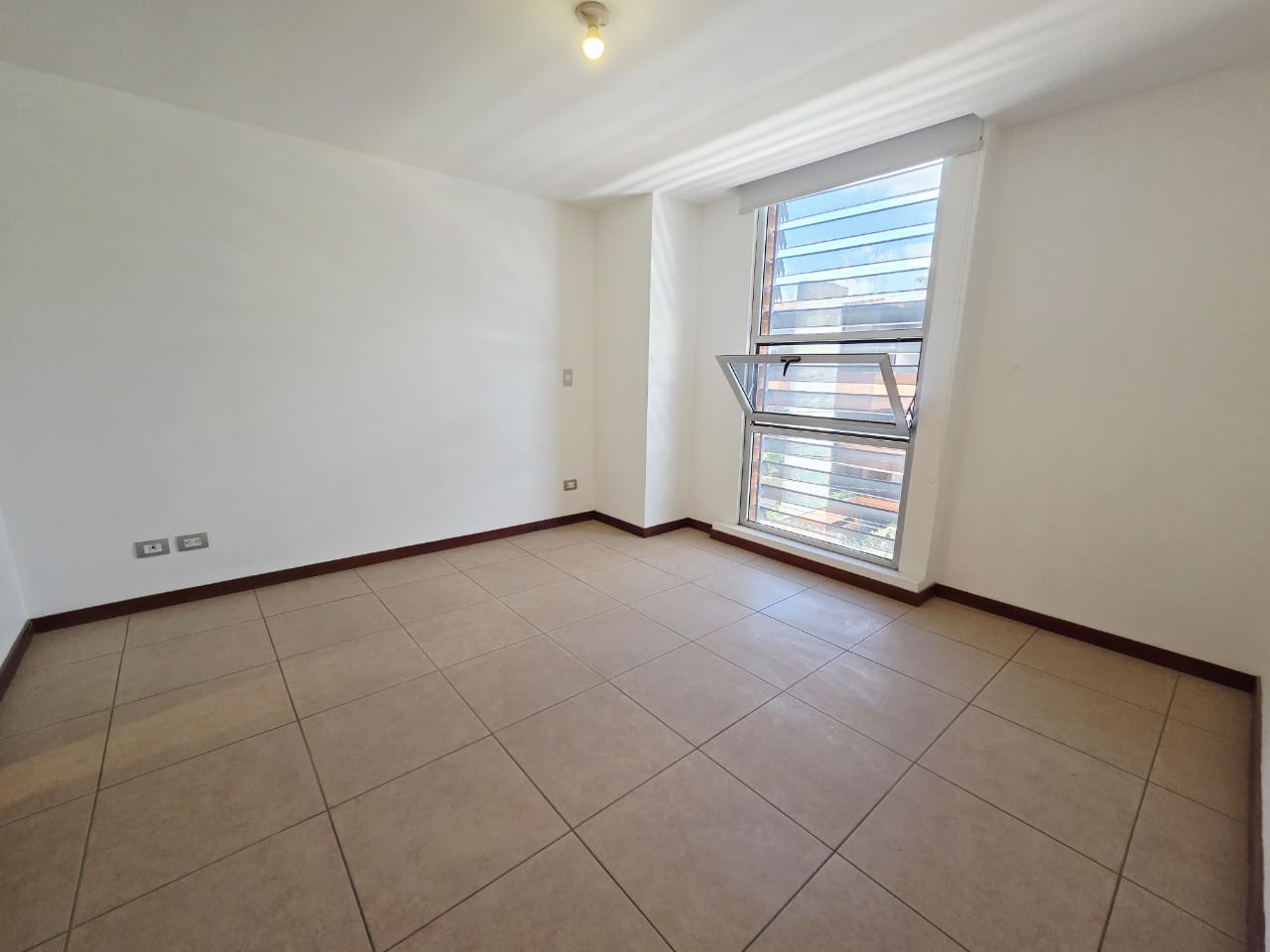 VENTA DE APARTAMENTO EN ZONA 10 - Miniatura 9