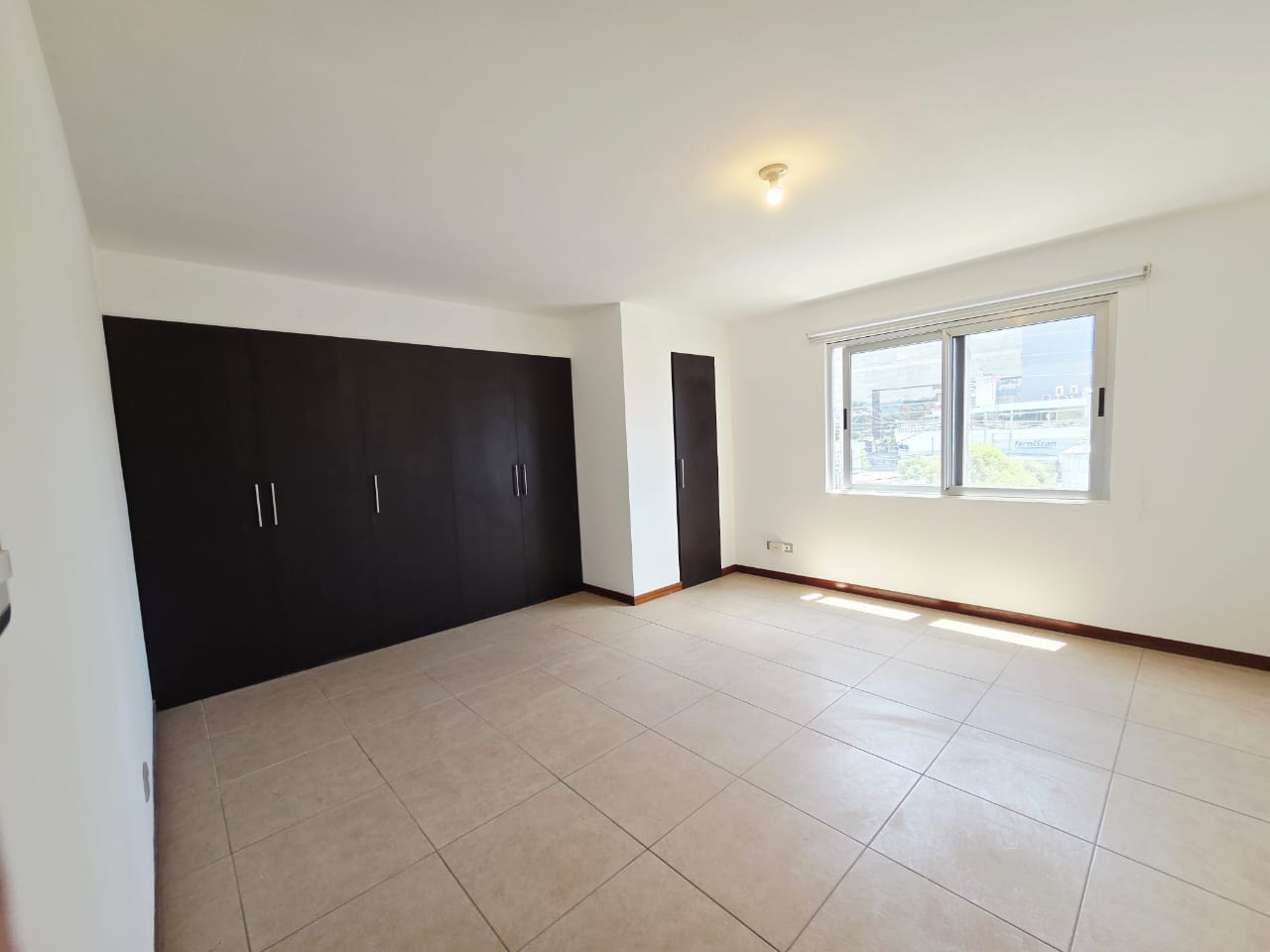 VENTA DE APARTAMENTO EN ZONA 10 - Miniatura 8