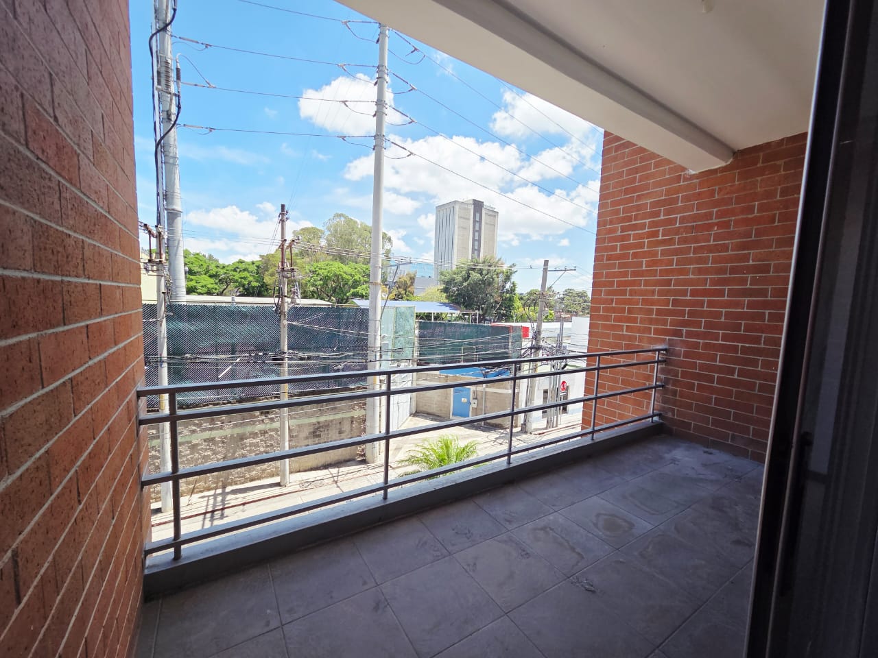 VENTA DE APARTAMENTO EN ZONA 10 - Image 1