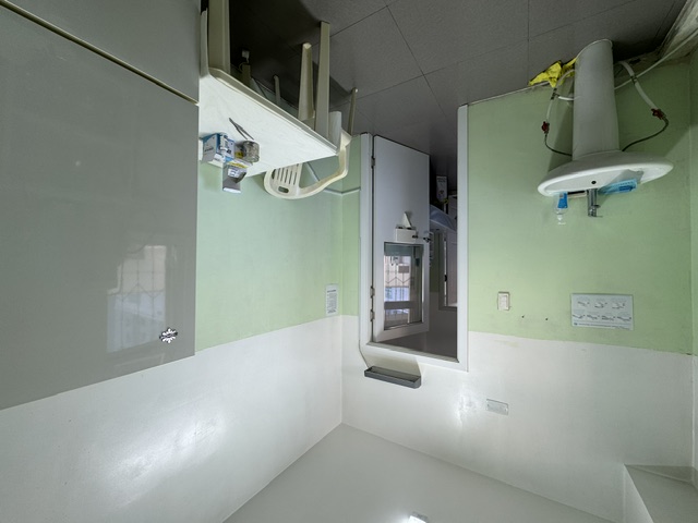 60m² retail space for sale — 11