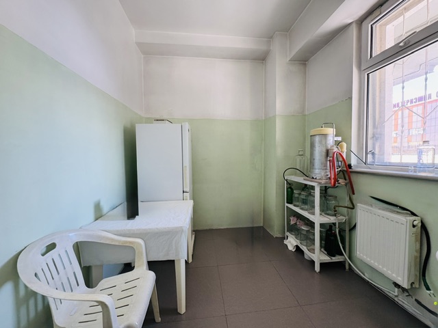 60m² retail space for sale — 8