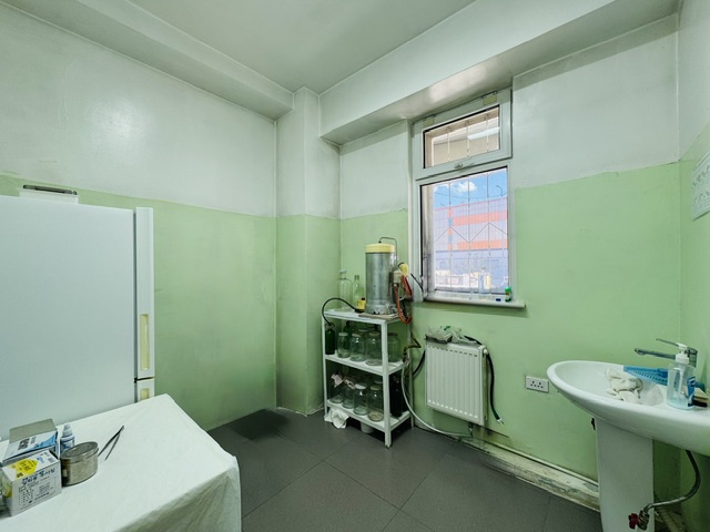 60m² retail space for sale — 10
