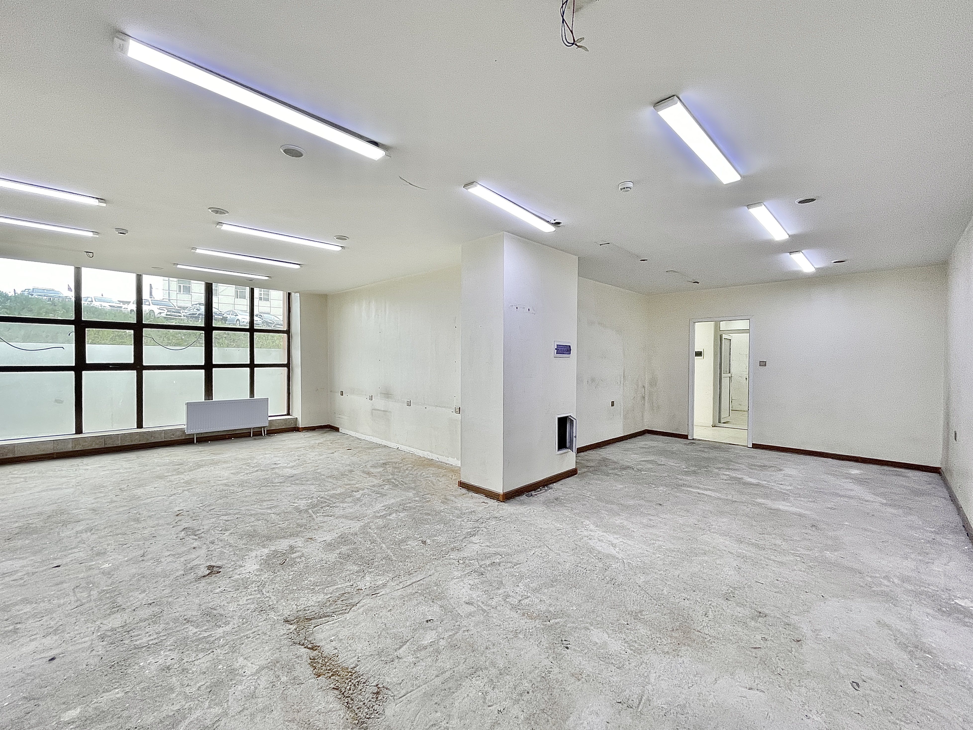 211m² retail space for sale — 3