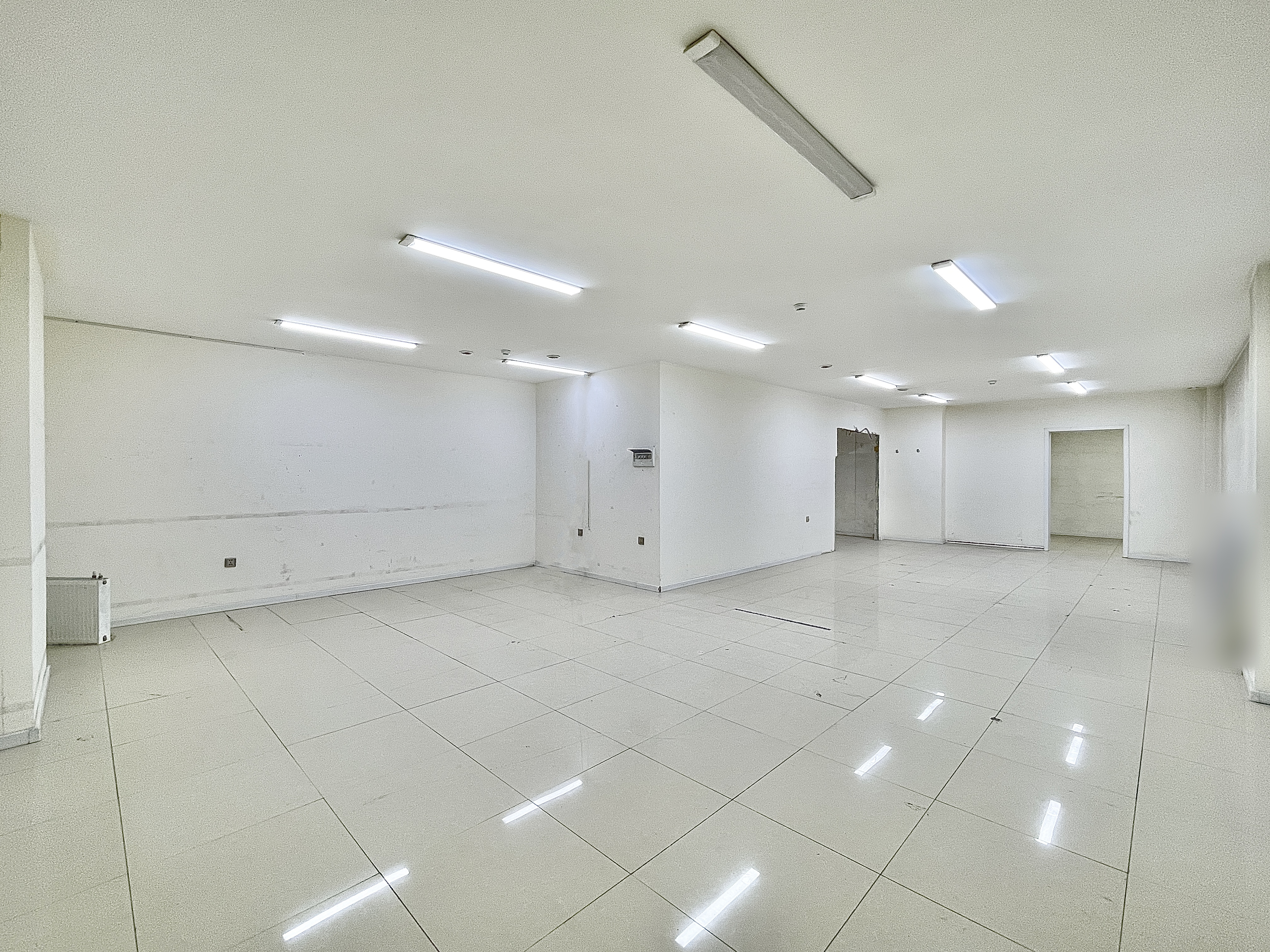 211m² retail space for sale — 8