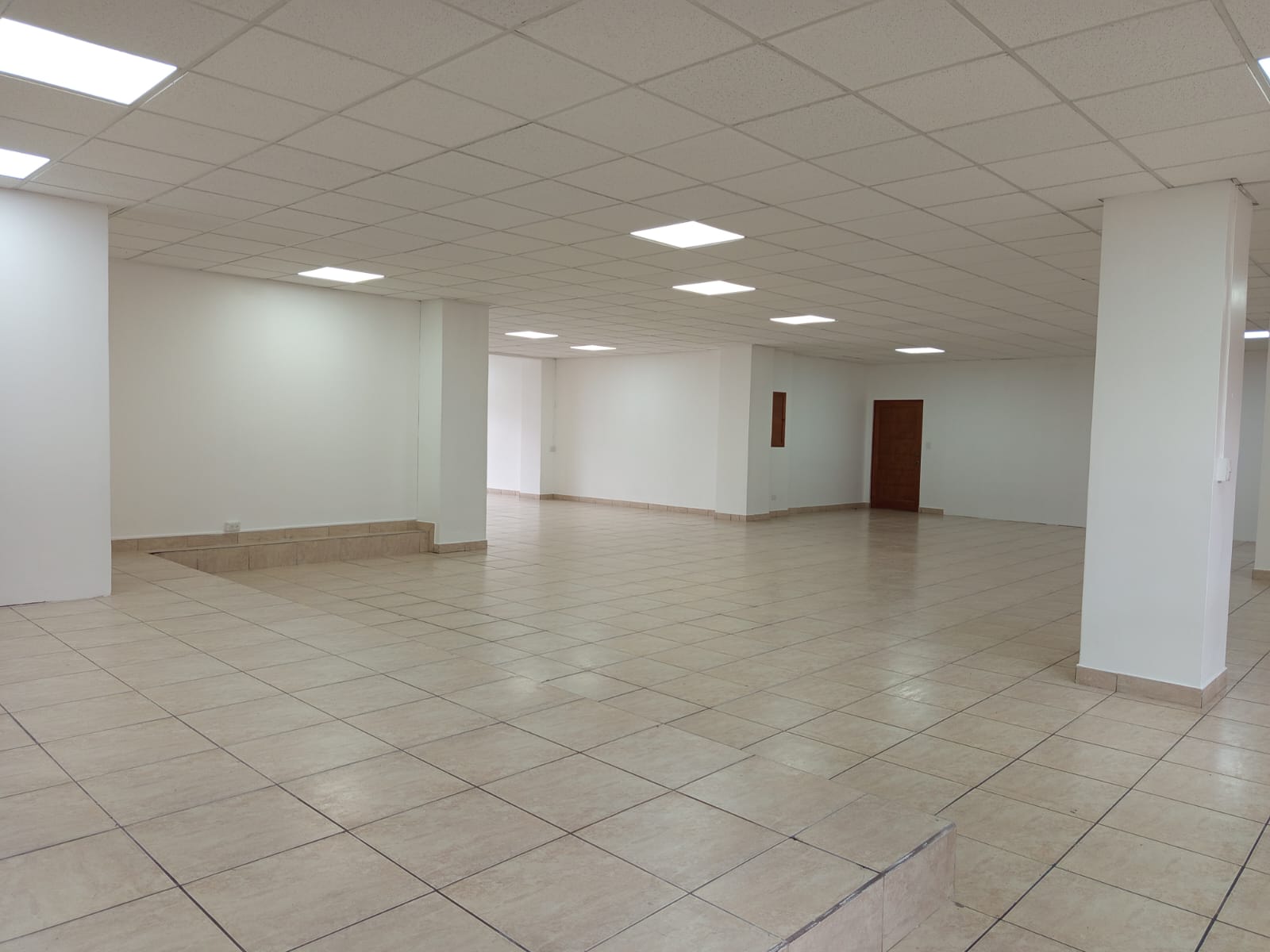 ESPACIO, PRESTIGIO Y UBICACIÓN! - Image 5