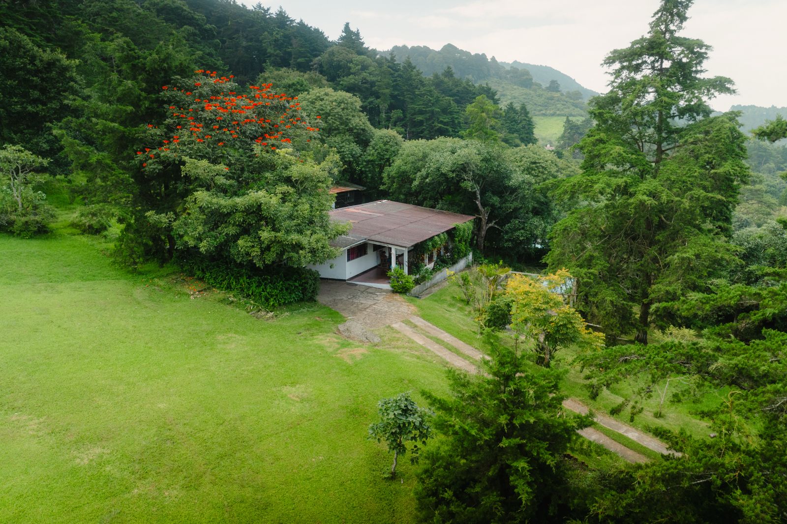 Terreno en venta ideal para retiros, eventos y desarrollo - Image 1