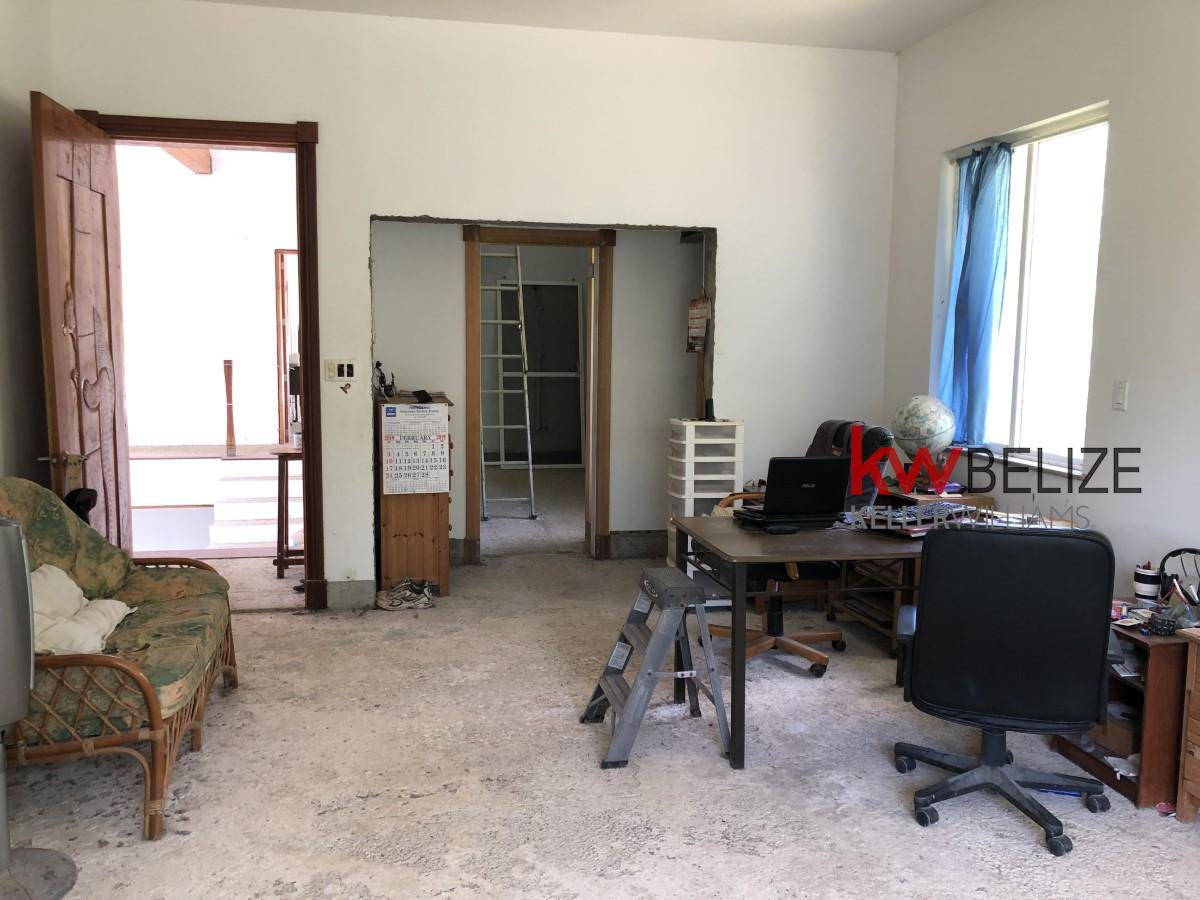 #Coastal Road Home on 224 Acres near the Southern Lagoon Manatee-Gales Point Belize District
