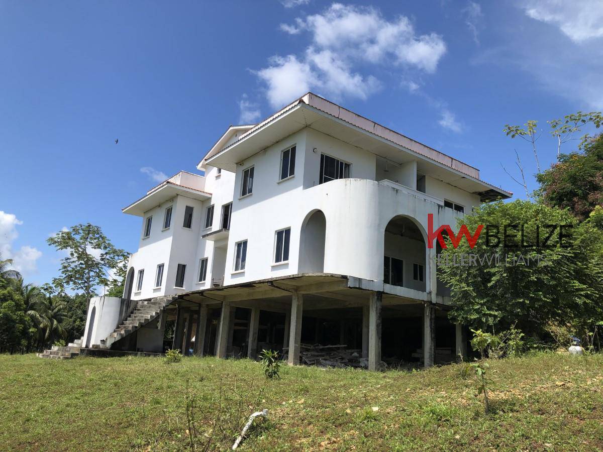 #Coastal Road Home on 224 Acres near the Southern Lagoon Manatee-Gales Point Belize District
