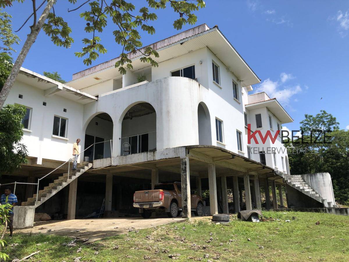 #Coastal Road Home on 224 Acres near the Southern Lagoon Manatee-Gales Point Belize District