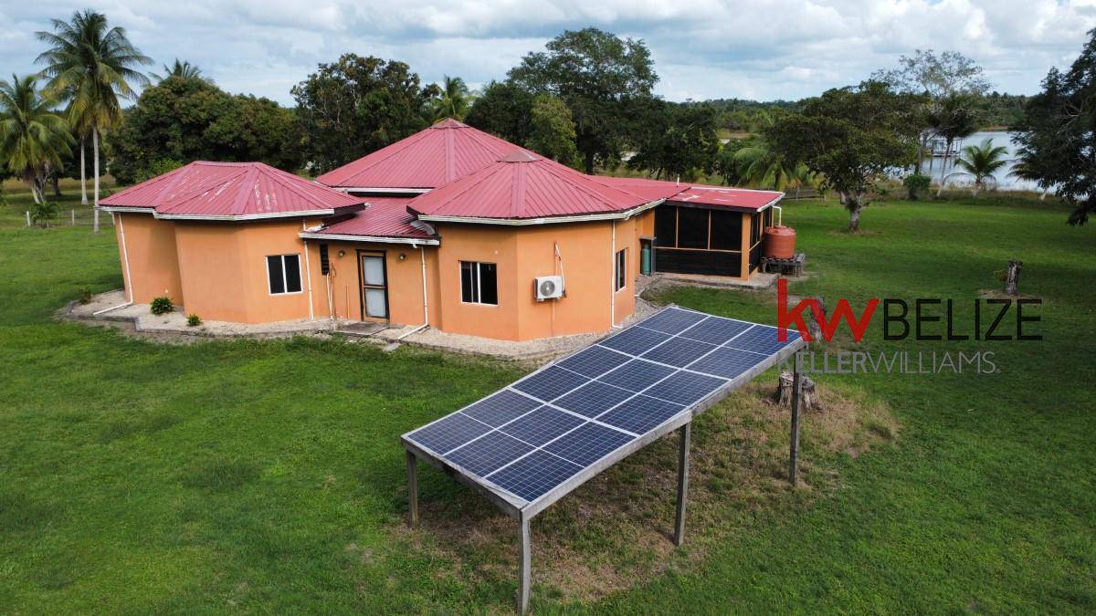 Stunning Property with 2000 Feet Lake Frontage Orange Walk Town Orange Walk District
